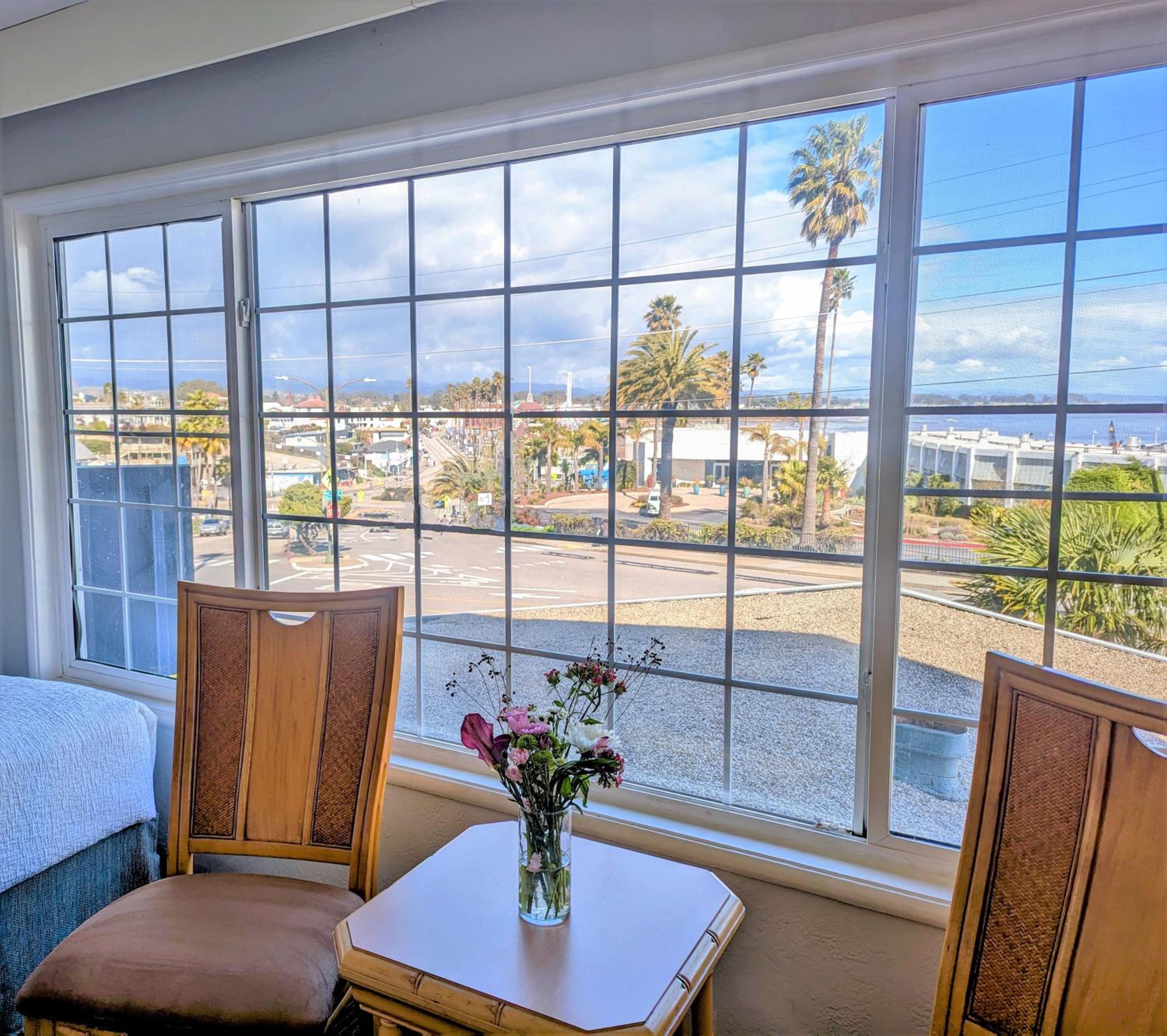 Deluxe Suite with Sea View - Photo 7