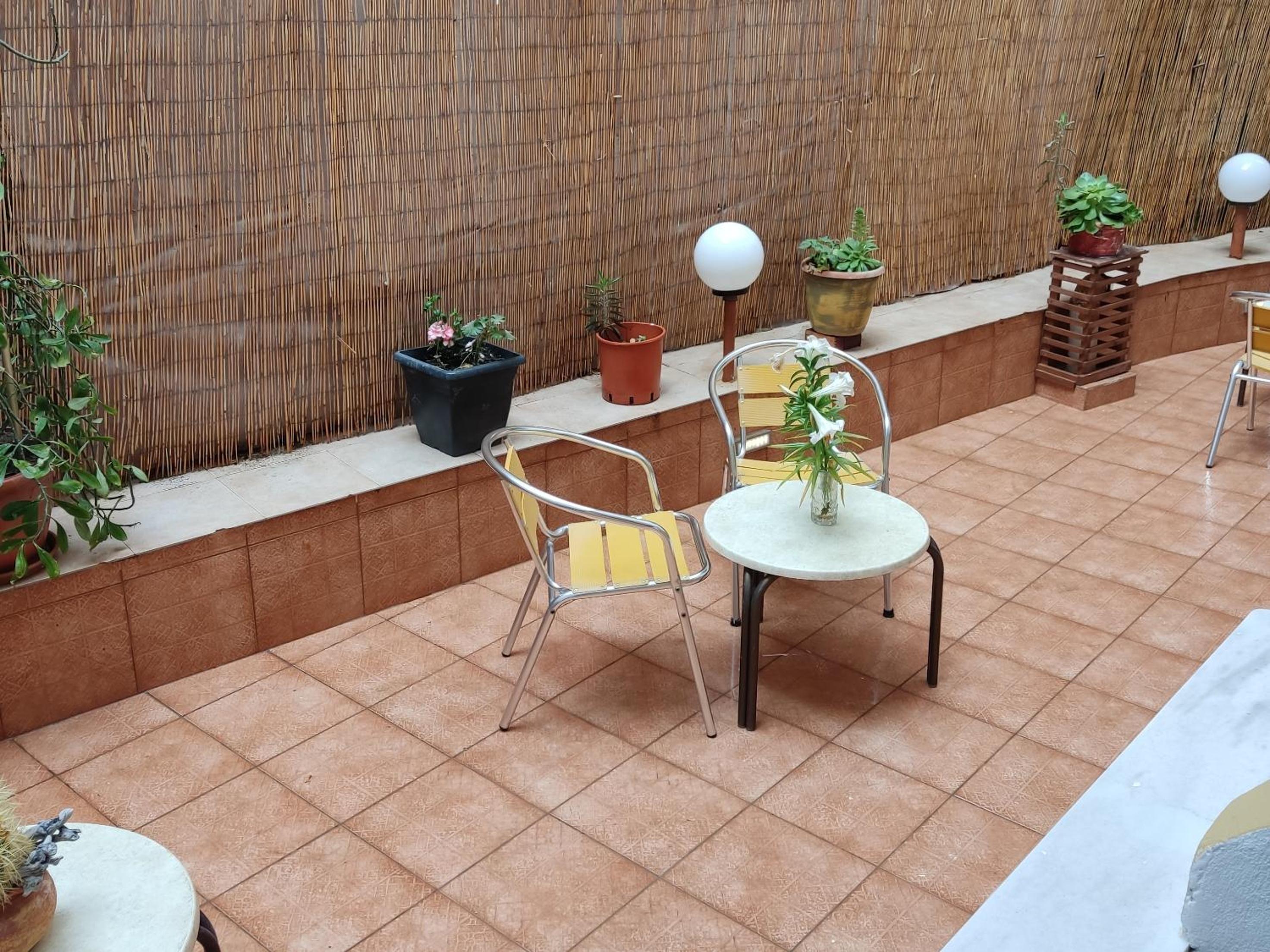 Budget Double Room - Photo 21