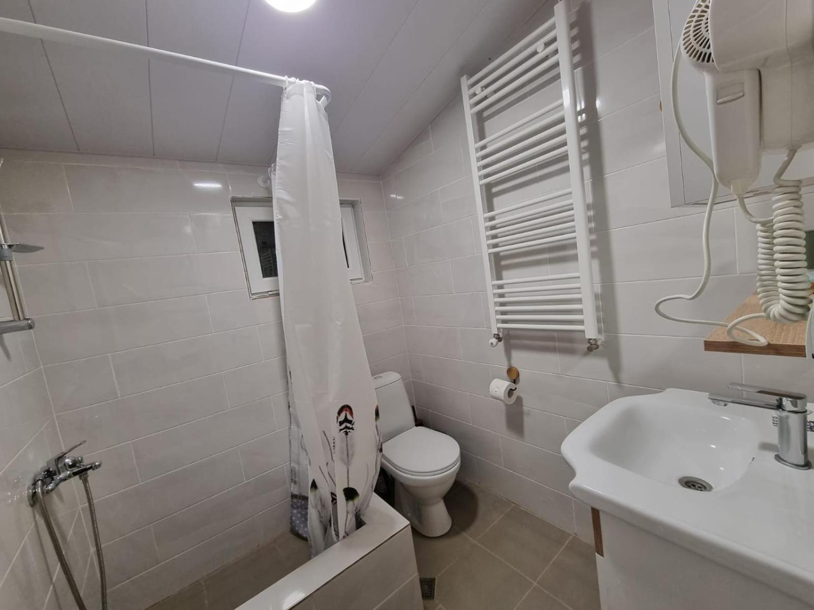 Deluxe Suite - Photo 7