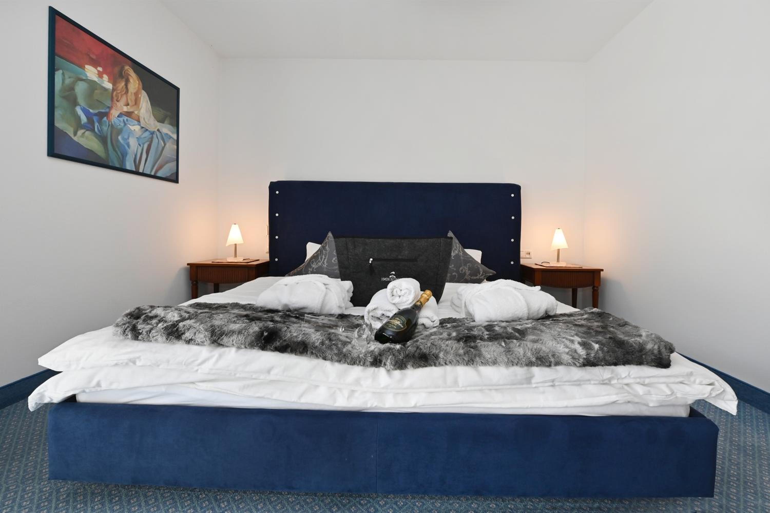Deluxe Suite with Balcony and Mountain View photo 1