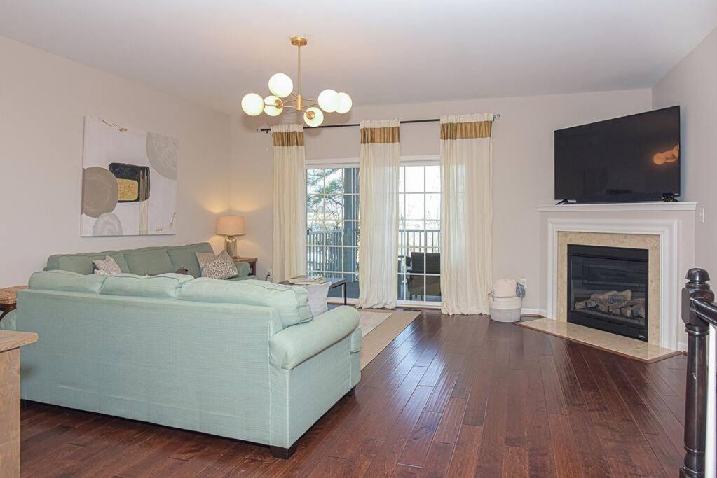 Three-Bedroom House photo 2