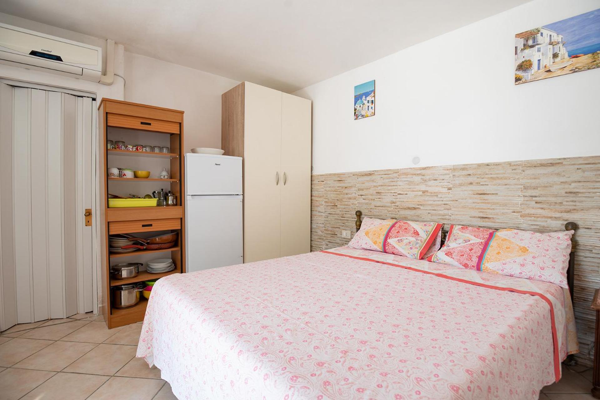 One-Bedroom House photo 1