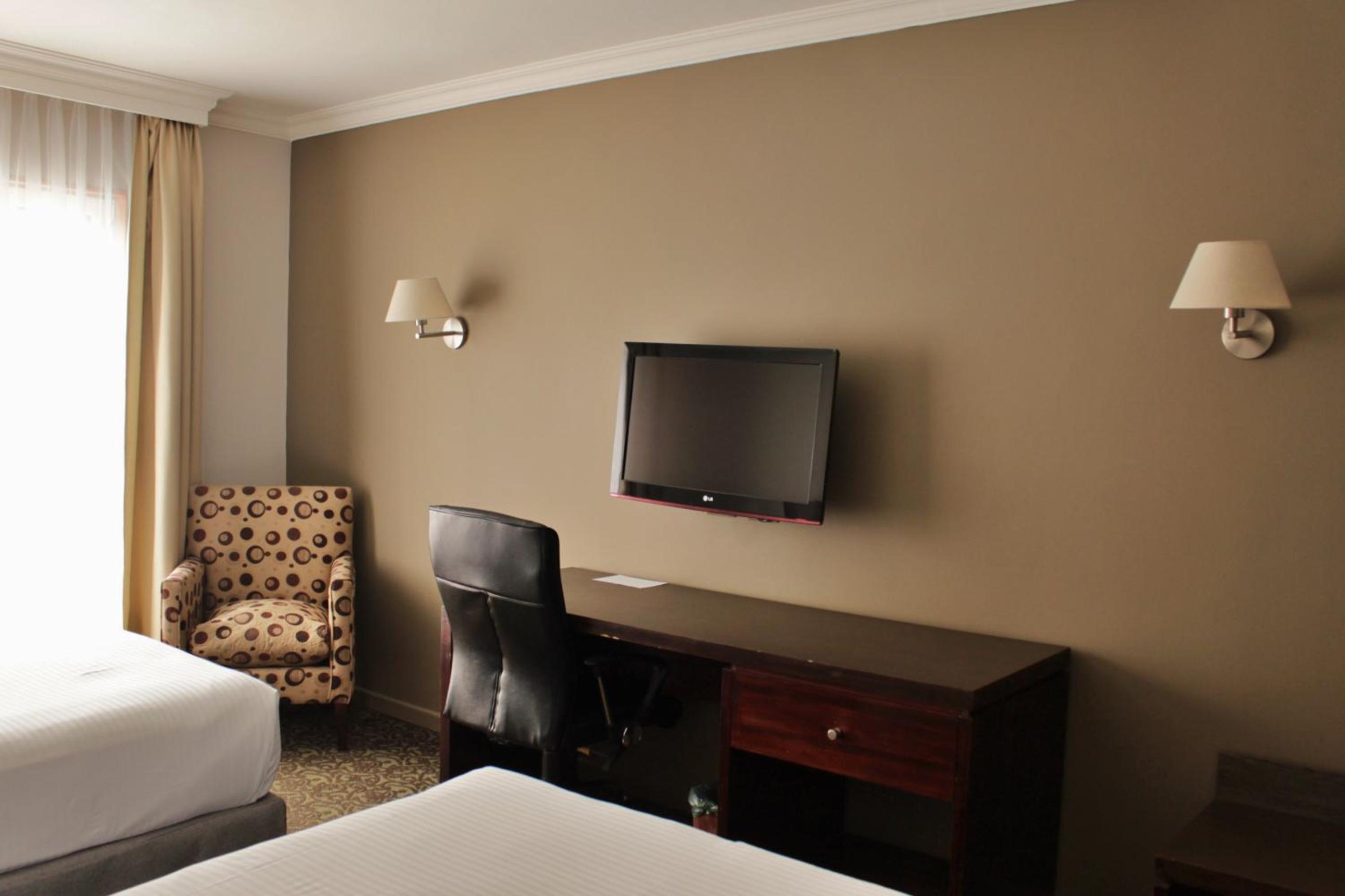 Queen Room with Two Queen Beds photo 3