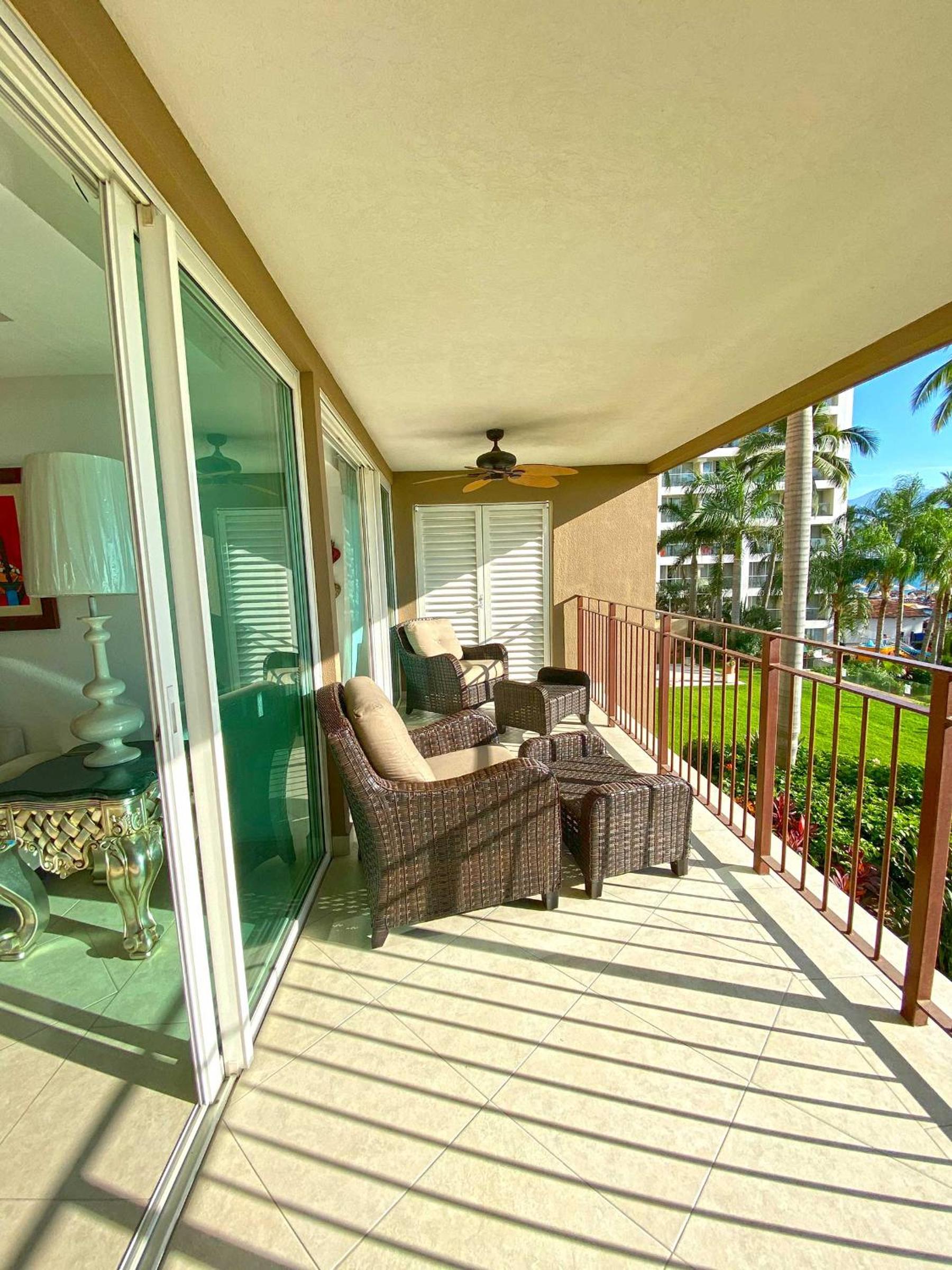 Apartment with Pool View photo 3