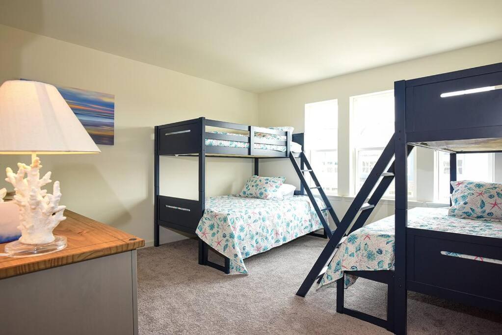 Three-Bedroom House photo 2