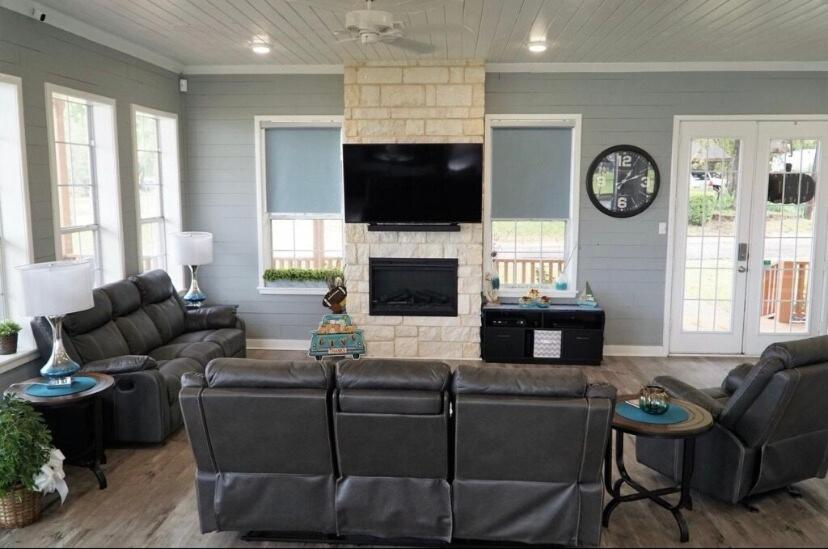 Four-Bedroom House photo 1