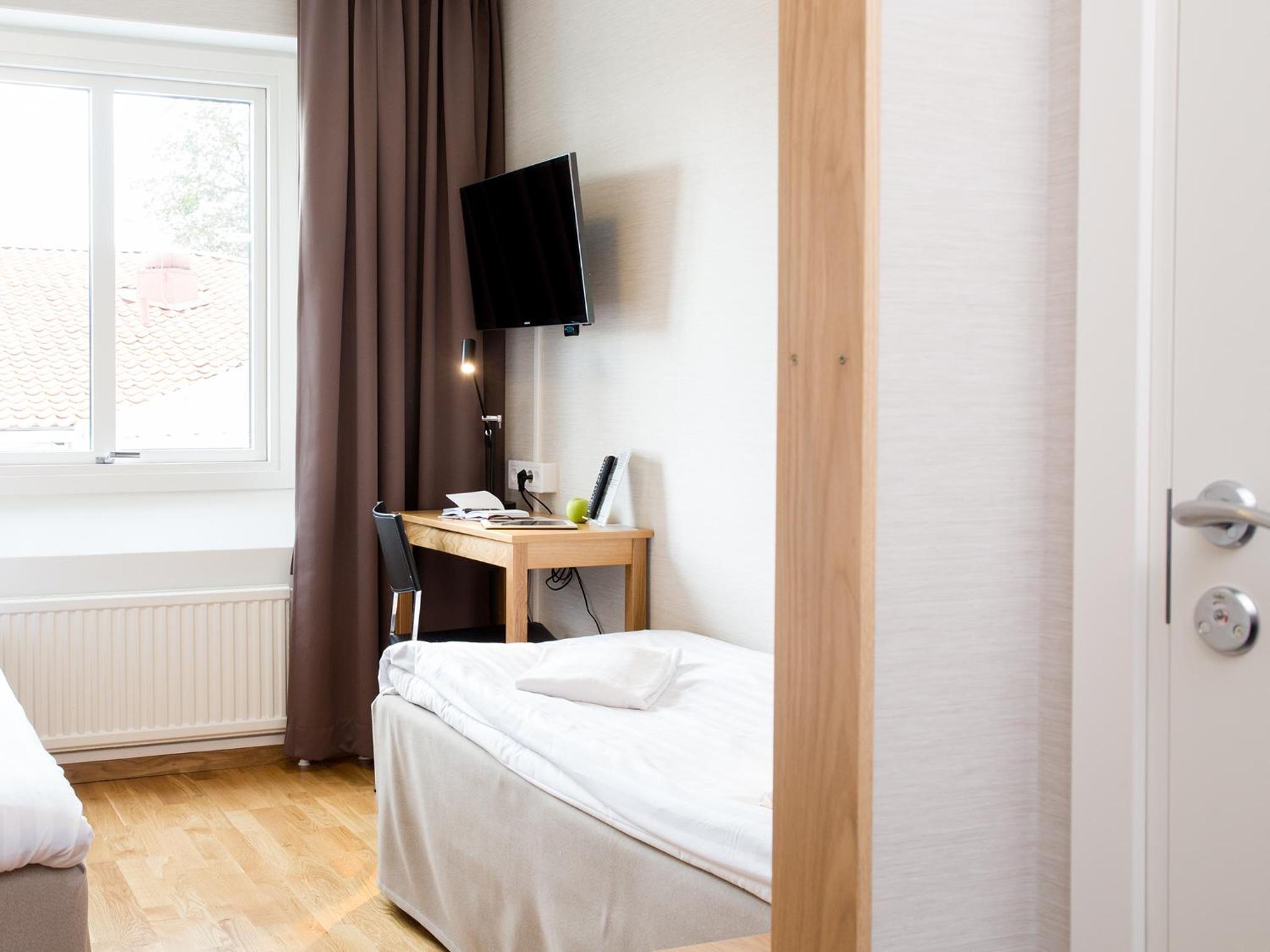 Standard Twin Room - Photo 11