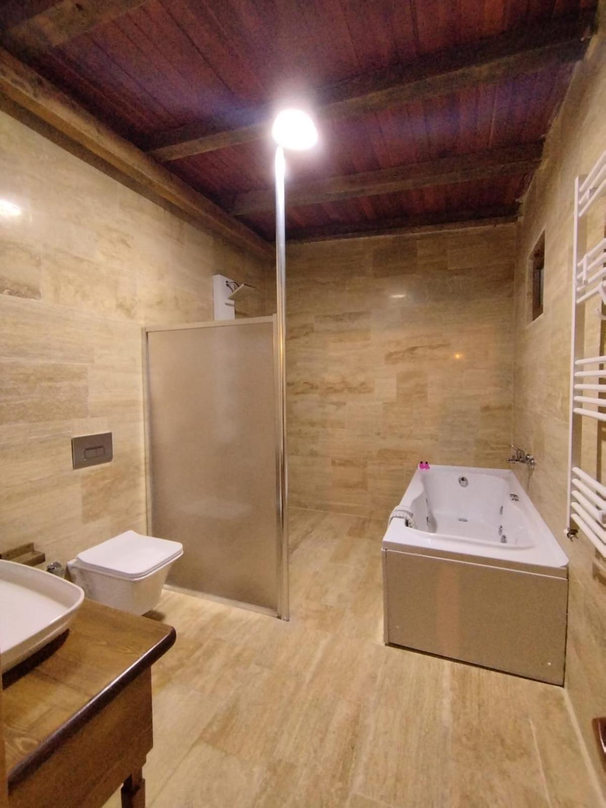 Small Double Room - Photo 6