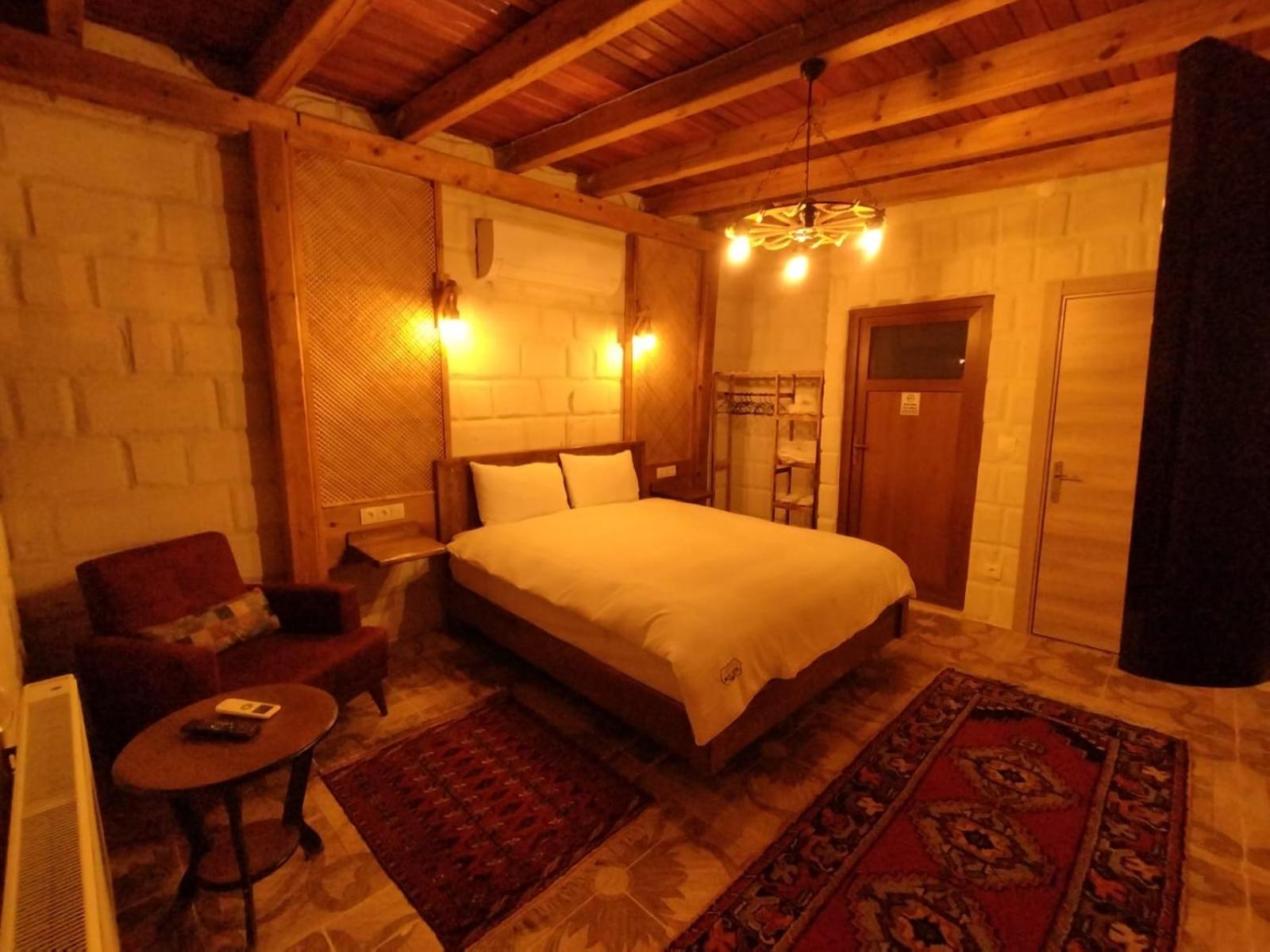 Small Double Room - Photo 11