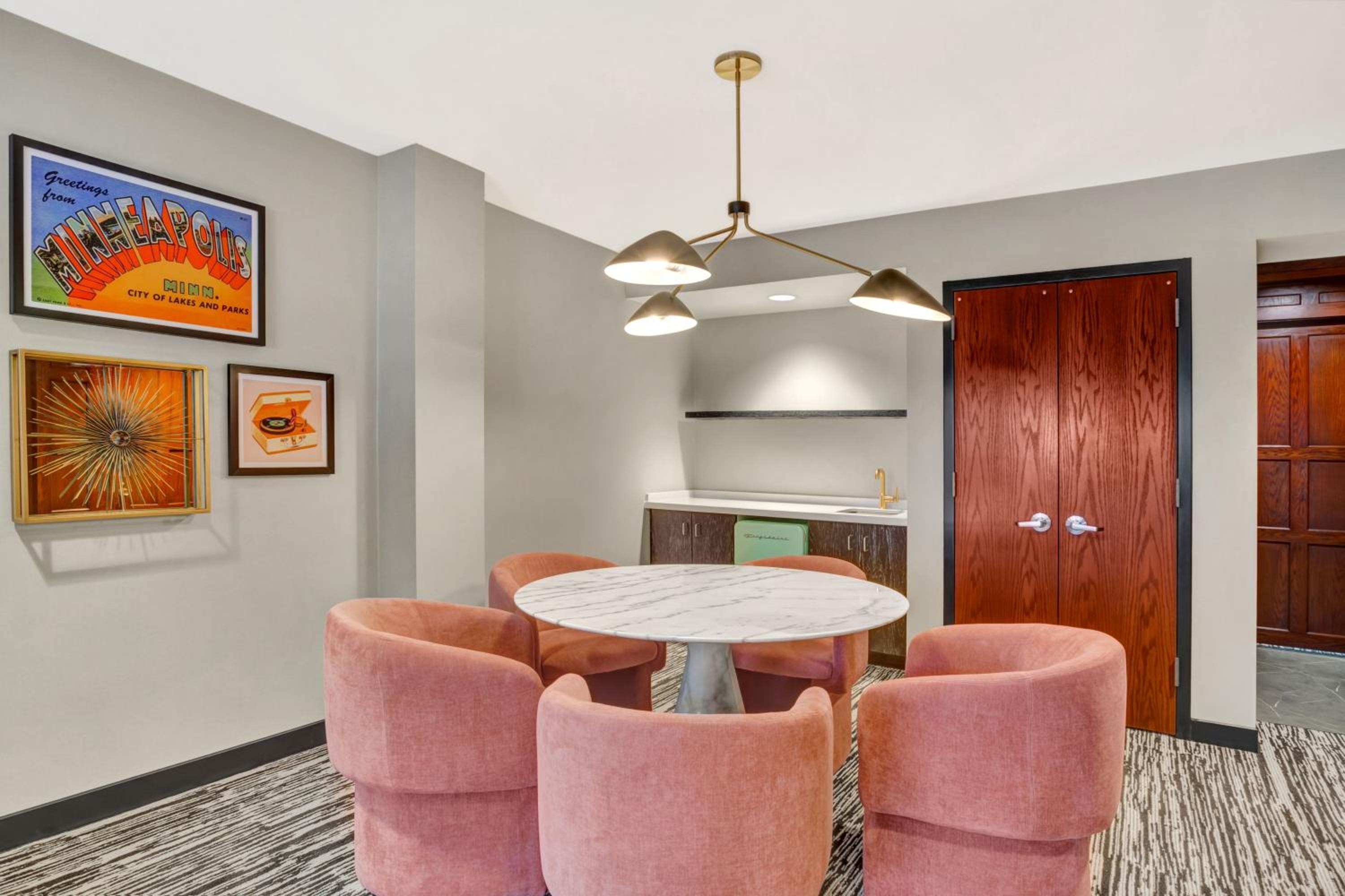 Queen Room - Hearing Accessible - Photo 3