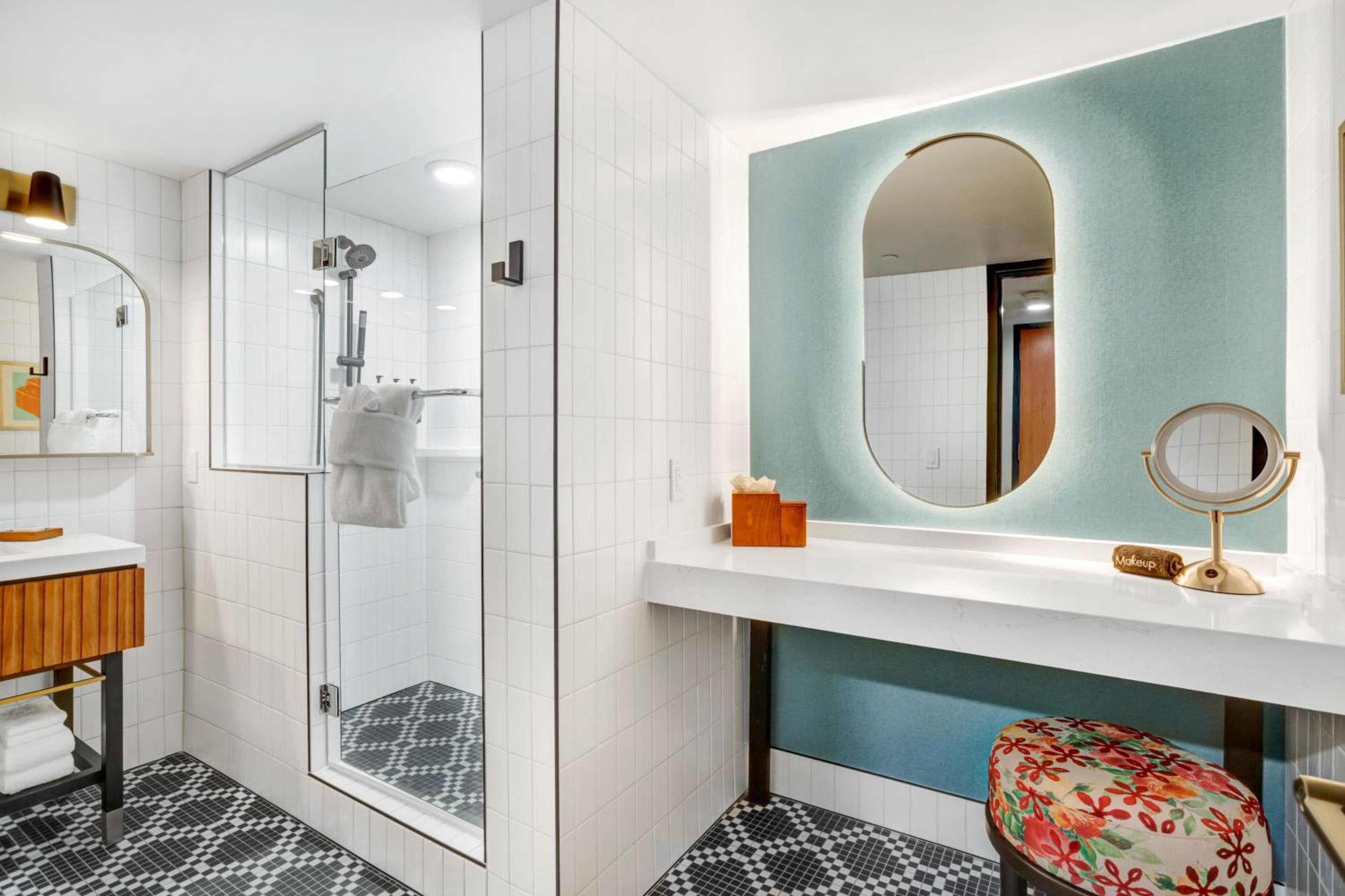 Queen Room - Hearing Accessible - Photo 2