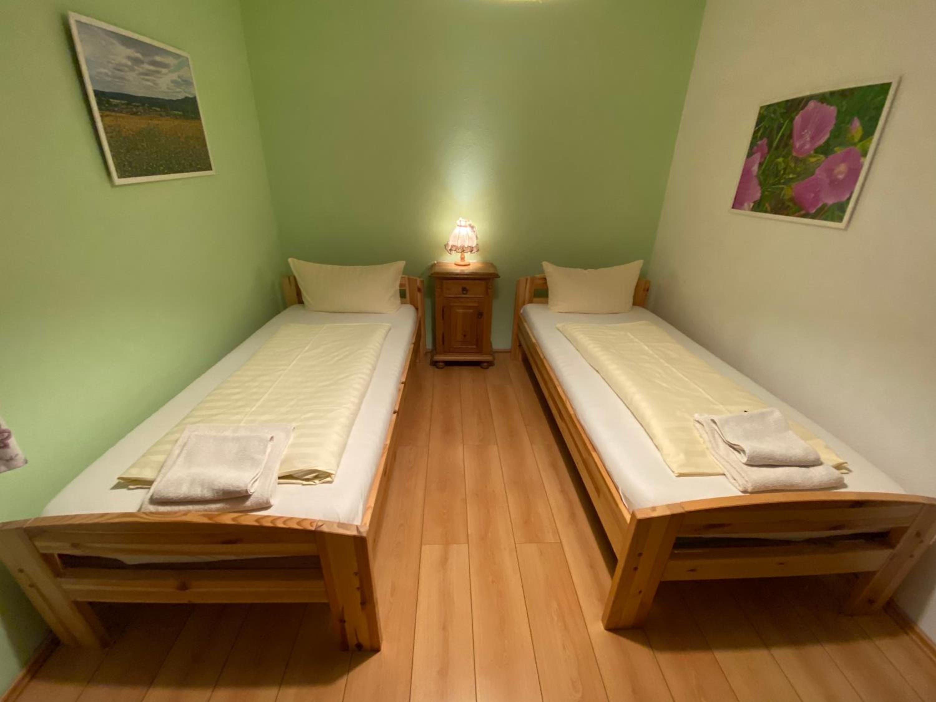 Twin Room with Bathroom - Photo 4