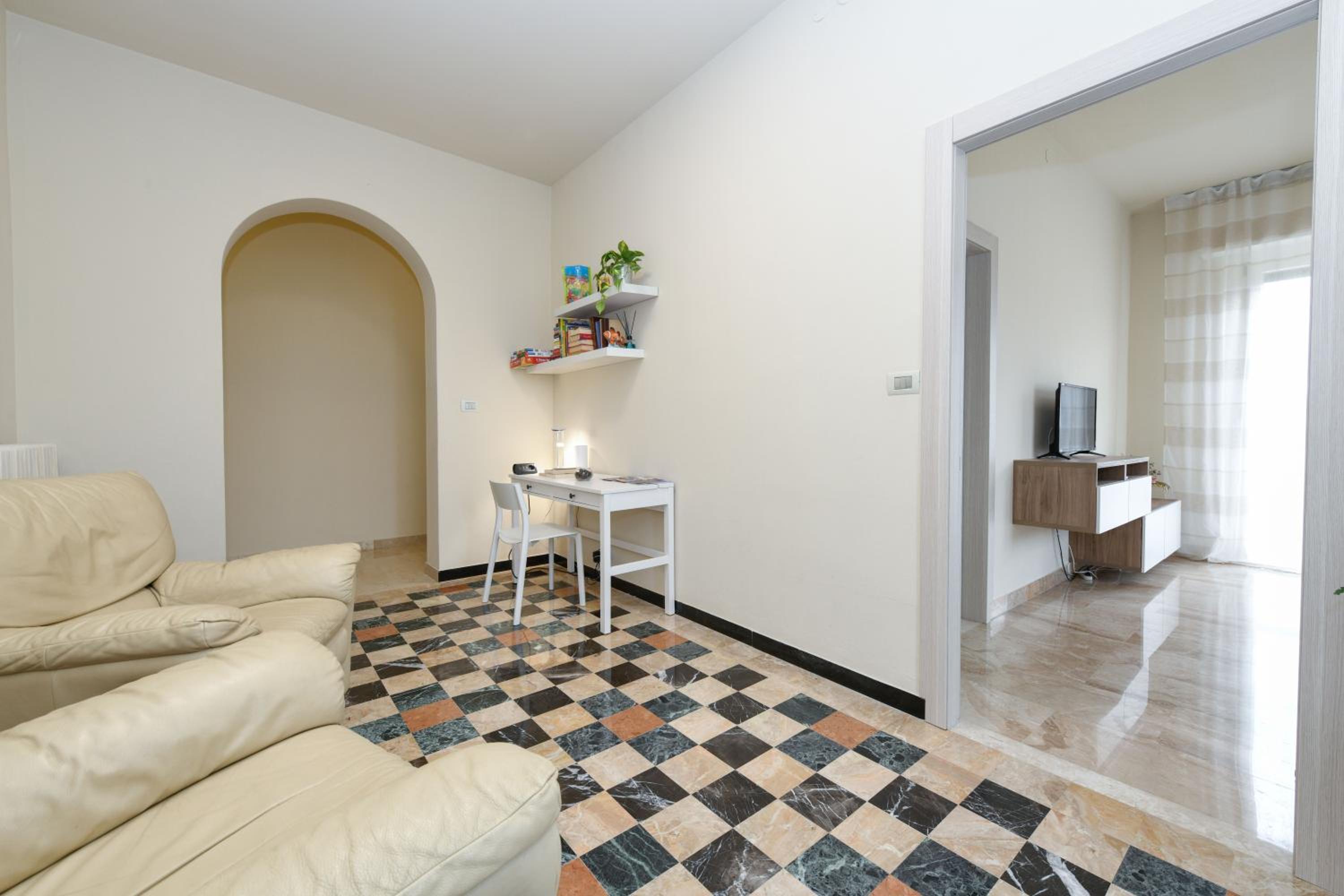 One-Bedroom Apartment photo 1