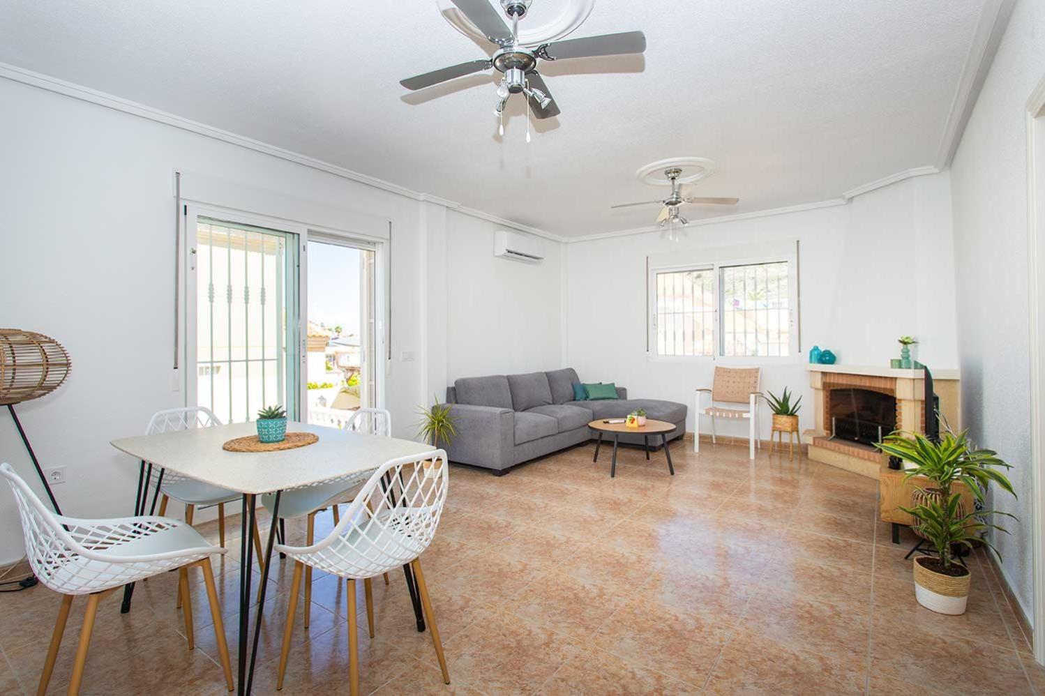 Villa de Tres Habitaciones