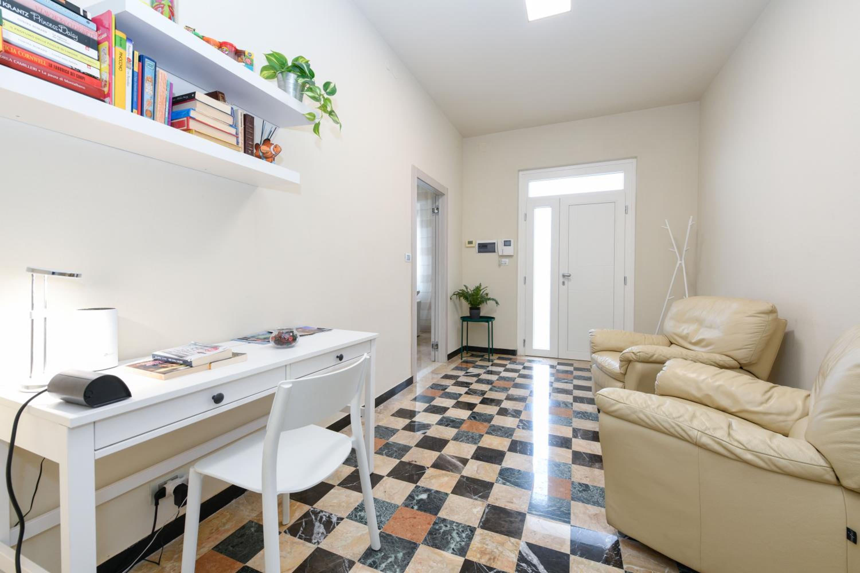 One-Bedroom Apartment photo 2