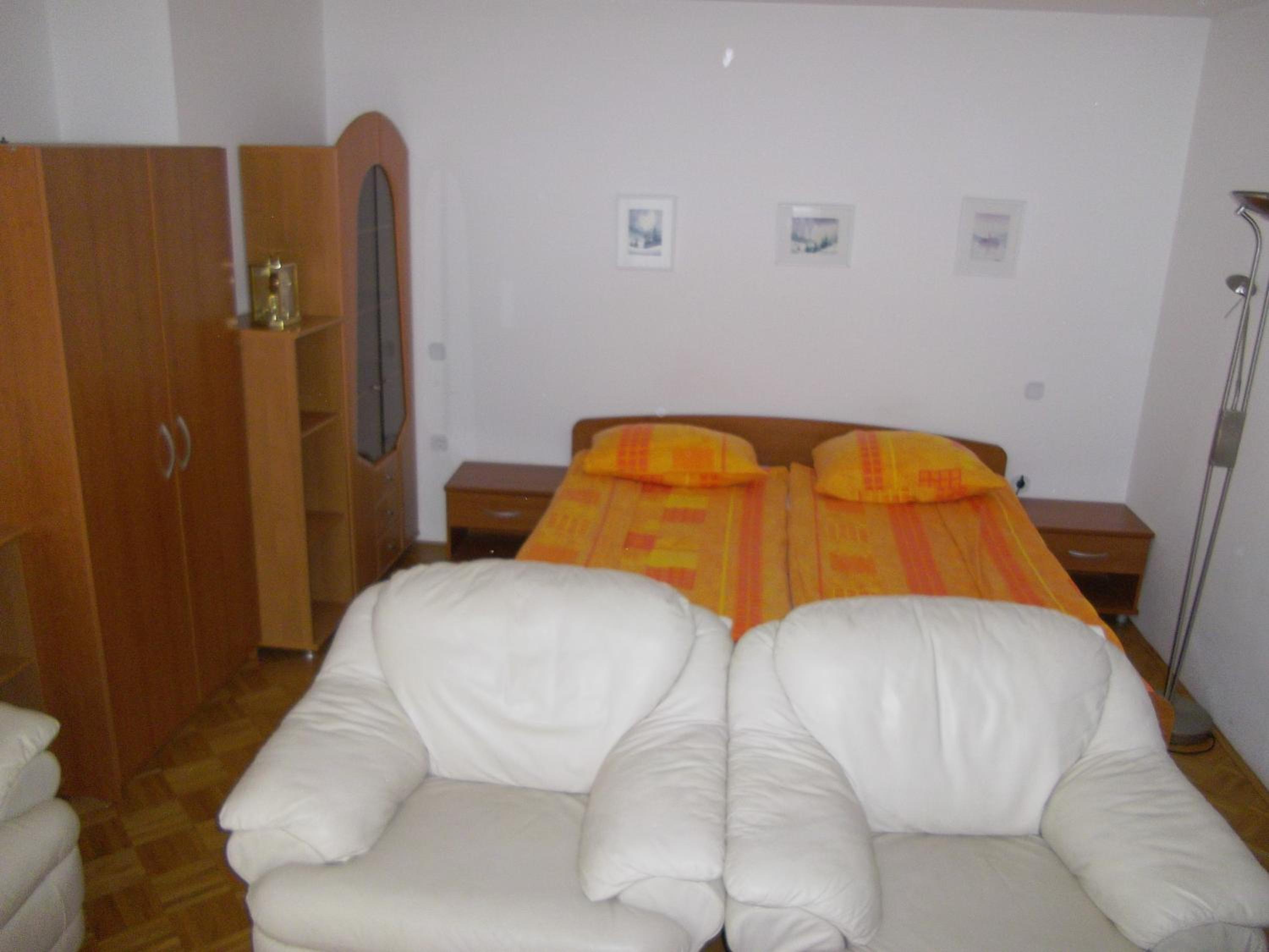 One-Bedroom Apartment - Photo 1