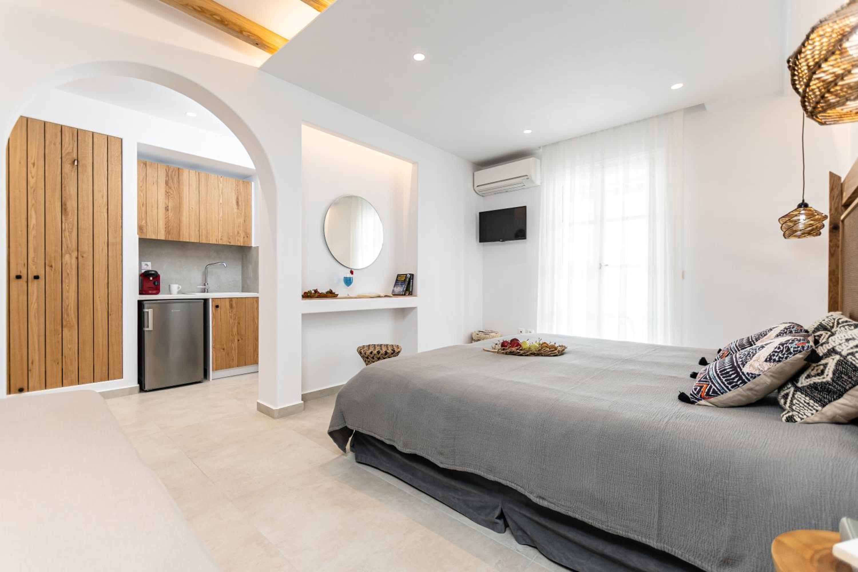 Premium Double Room with Pool View - Photo 13
