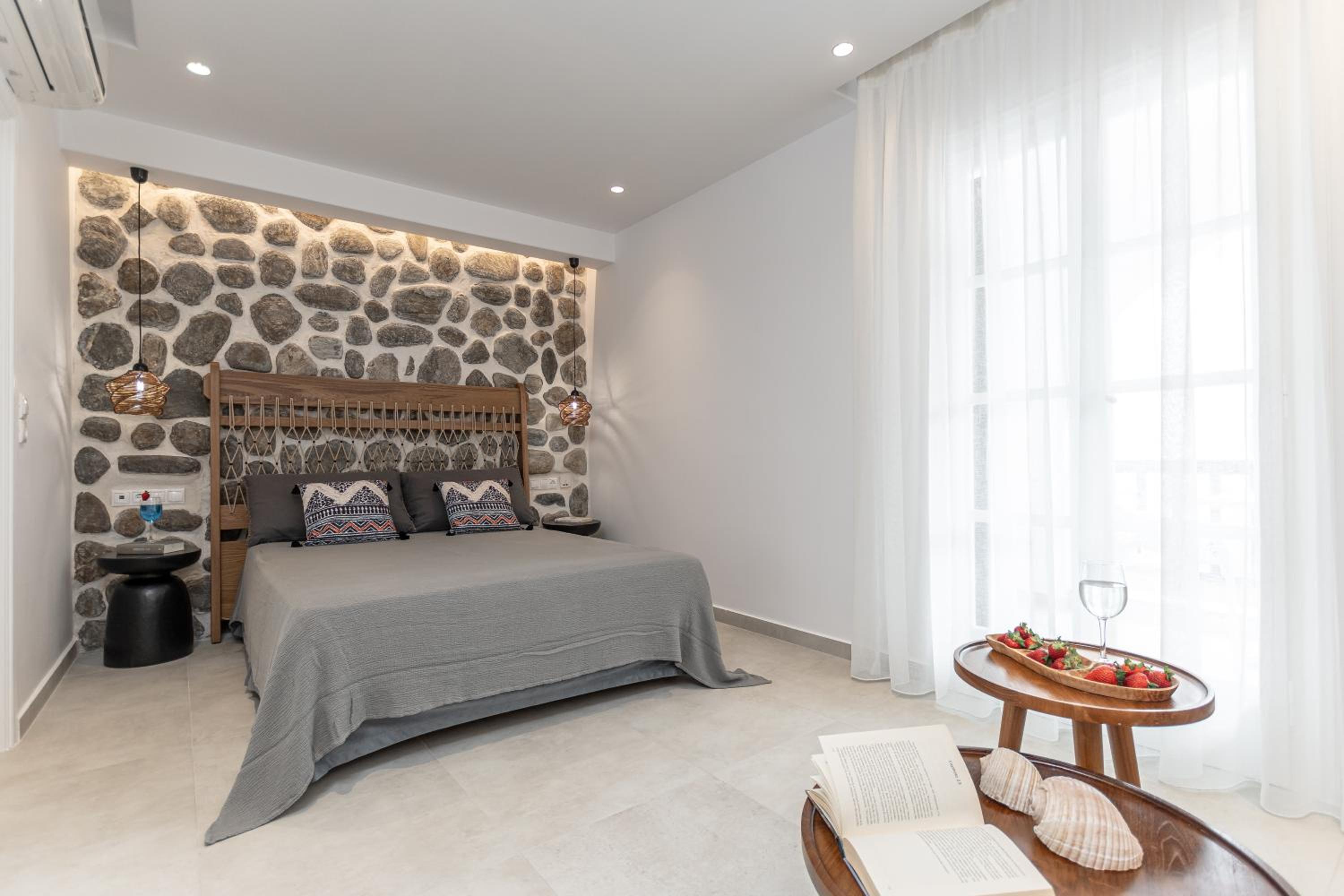 Premium Double Room with Pool View - Photo 10