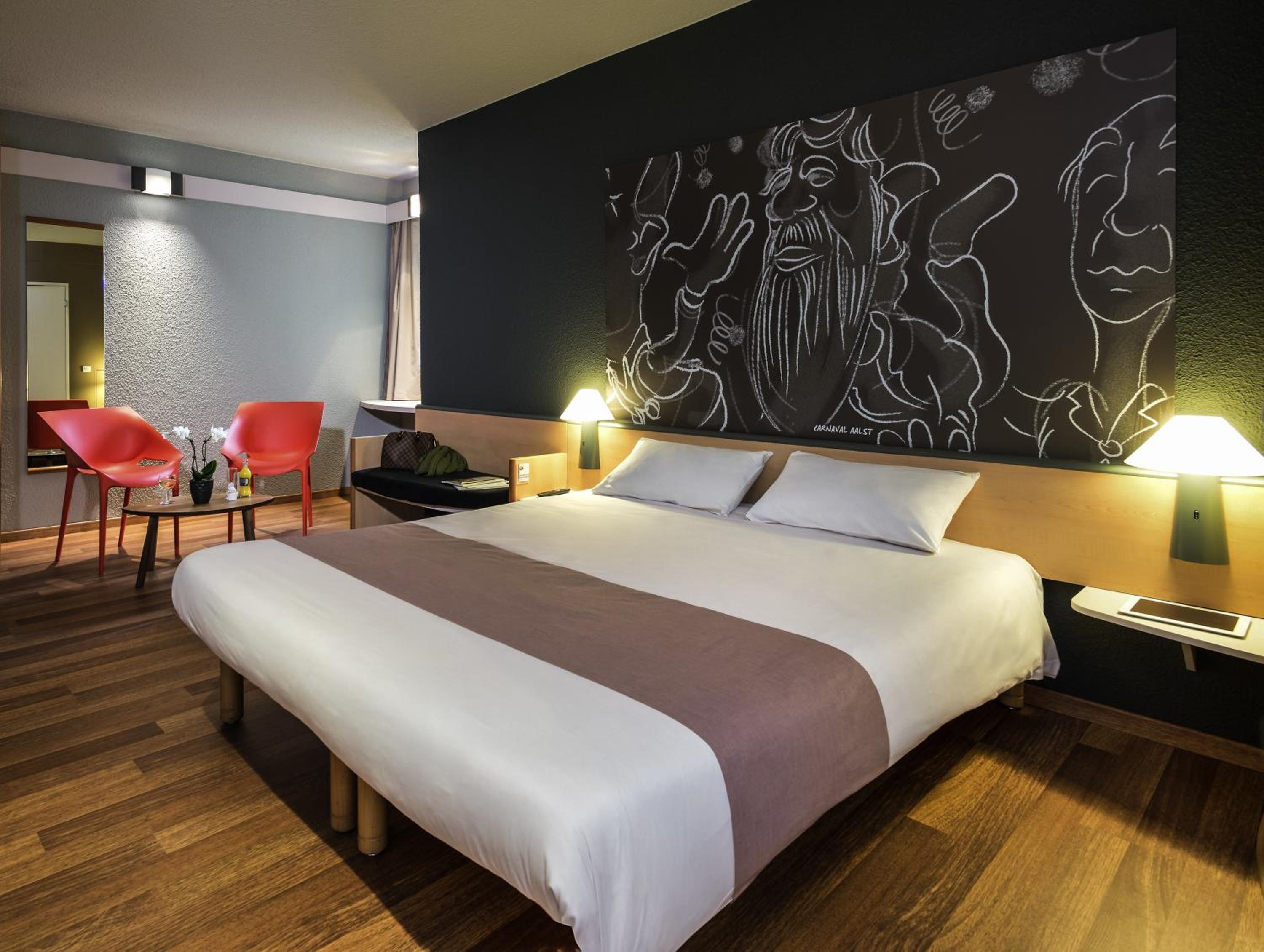 Superior Room with One Double Bed and One Single Bed - Photo 6