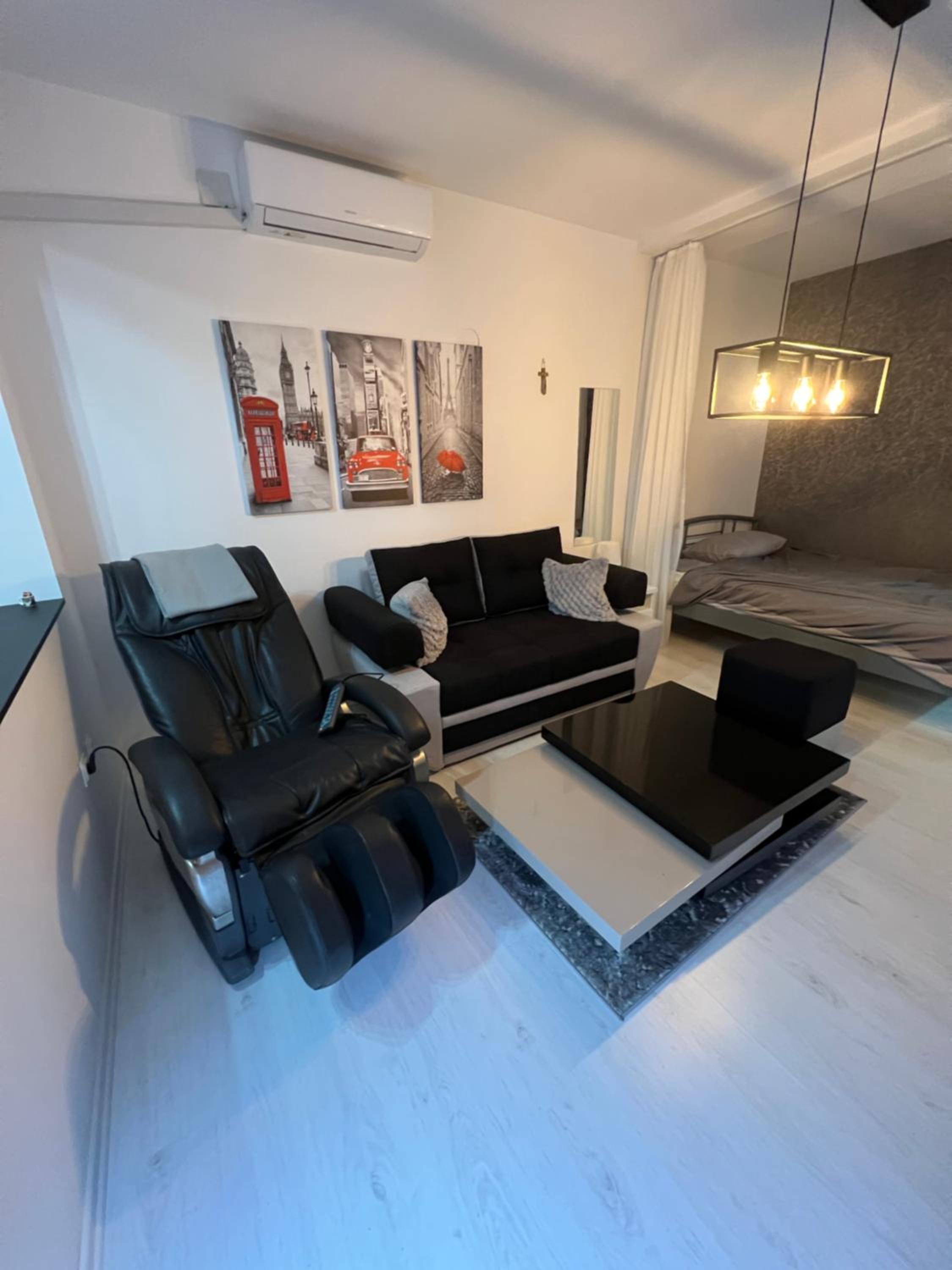 One-Bedroom Apartment photo 2