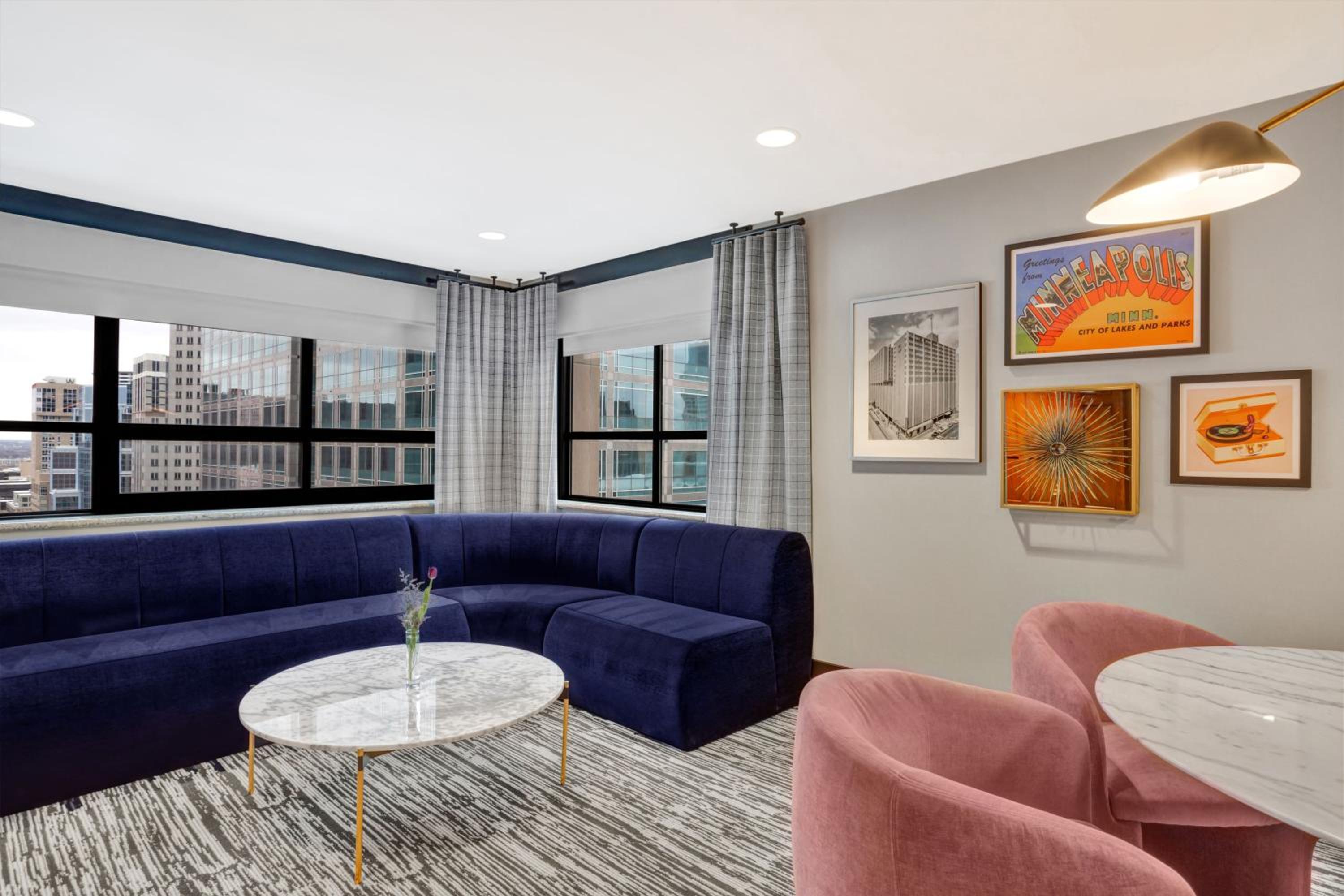 One-Bedroom Suite - Communications/Mobility Accessible - Photo 2