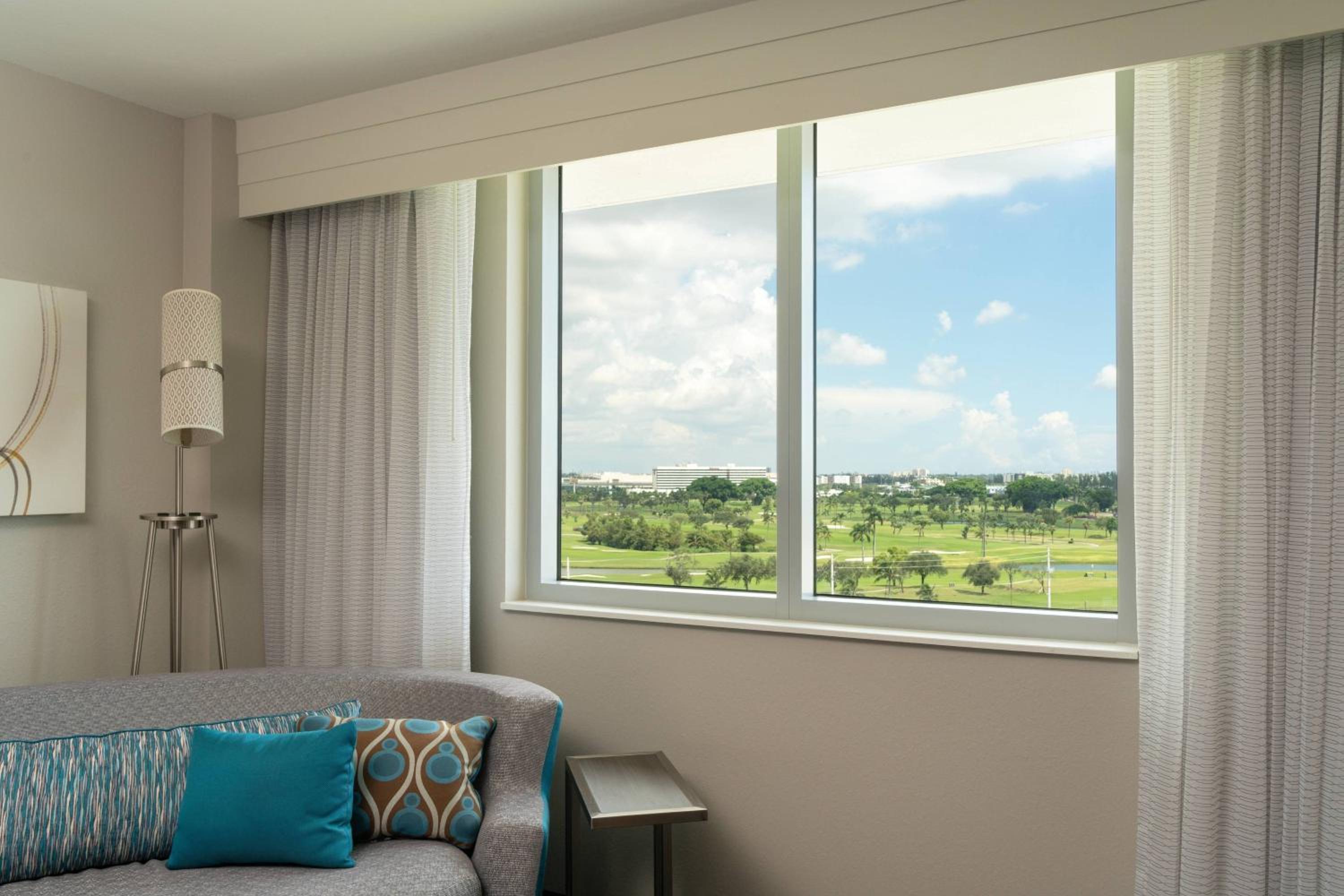 Queen Room with 2 Queen Beds photo 3