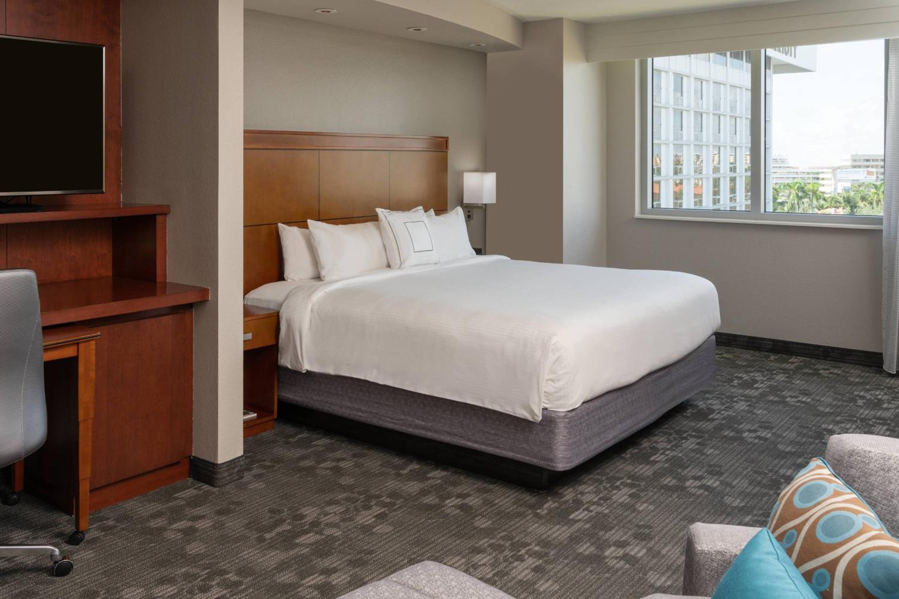 King Room with Sofa Bed and Transfer Shower - Mobility Accessible