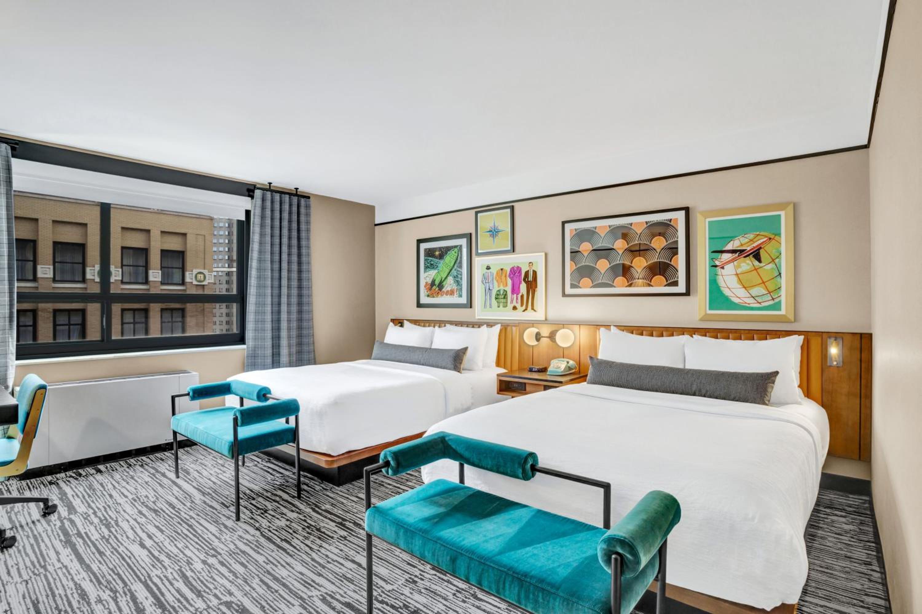 Queen Room with Two Queen Beds and Roll in Shower - Mobility Accessible - Photo 5