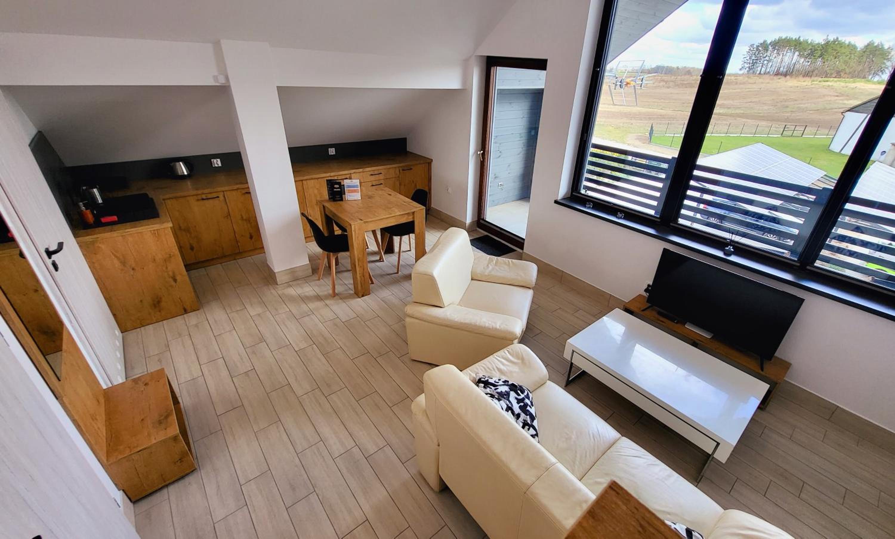 Apartment with Balcony photo 2