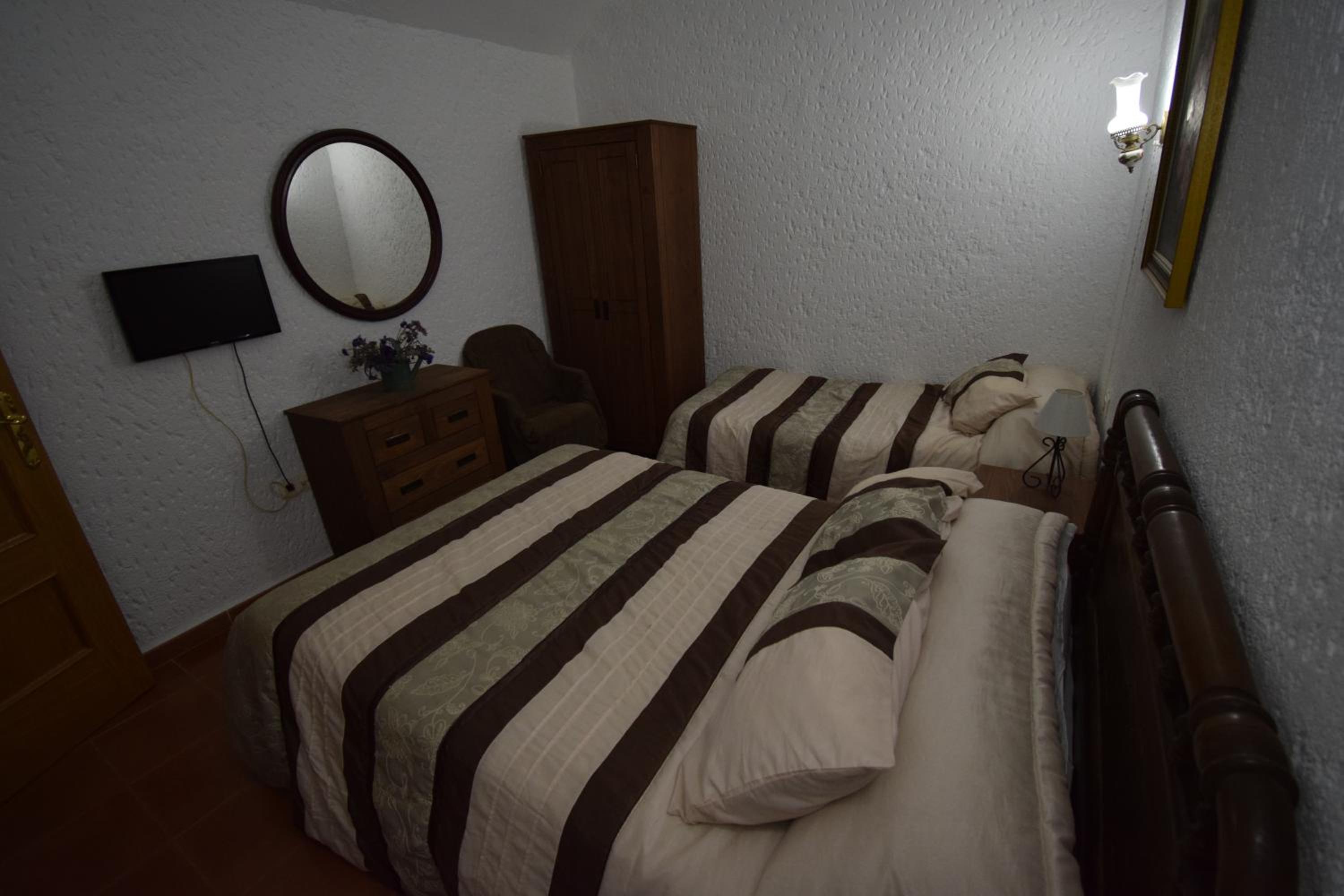 Cave (9 Adults) - Photo 14