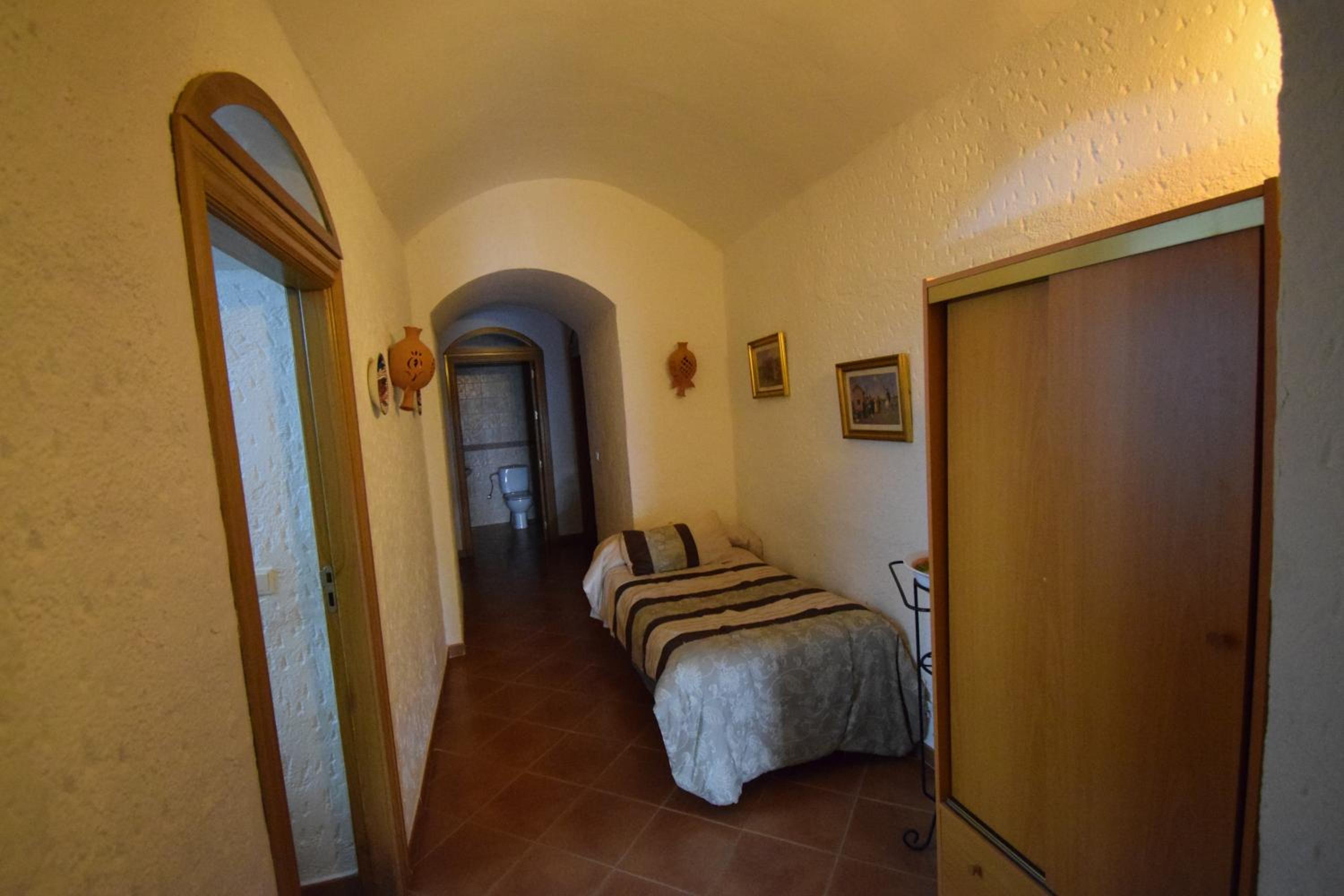 Cave (9 Adults) - Photo 8