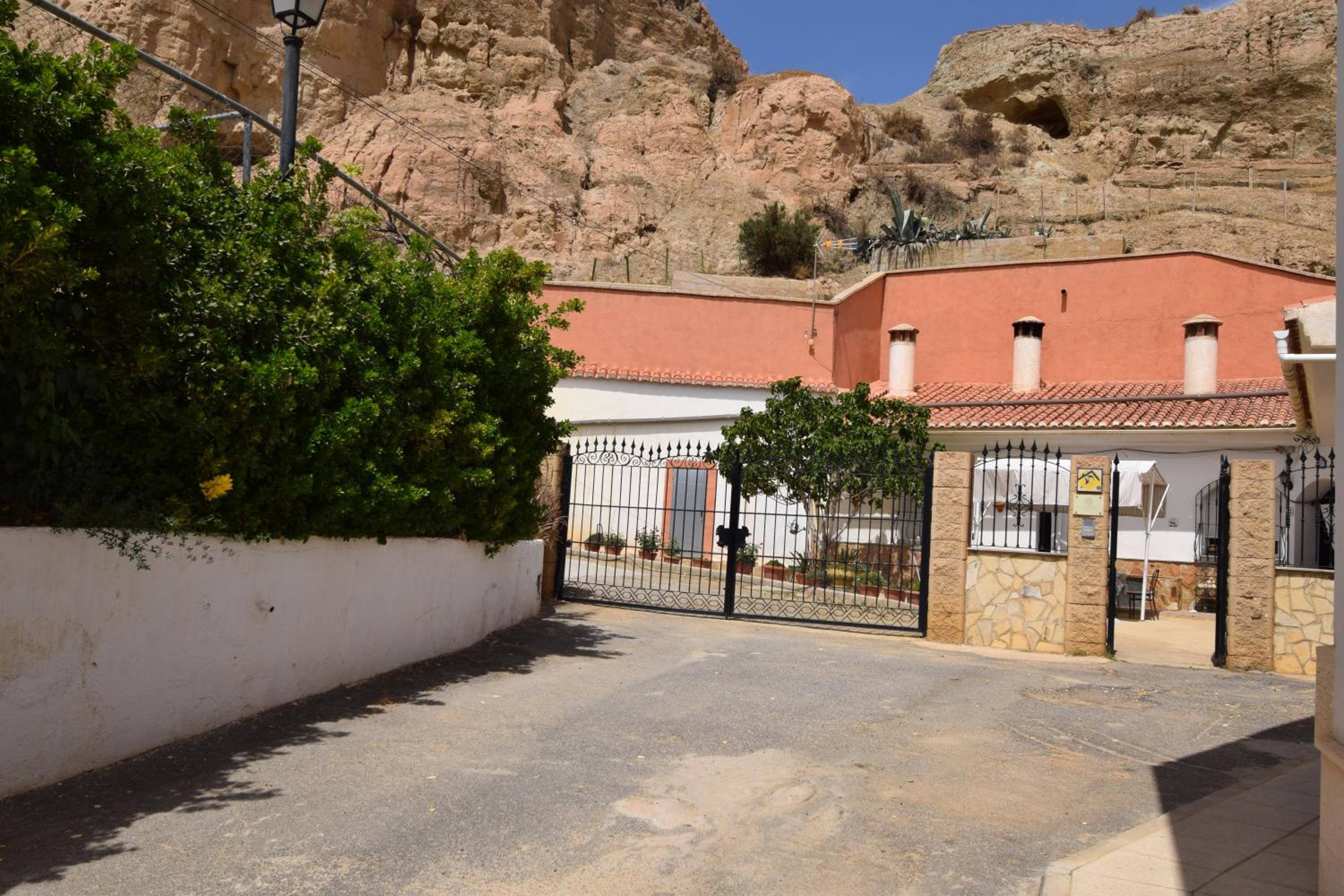 Cave (9 Adults) - Photo 6