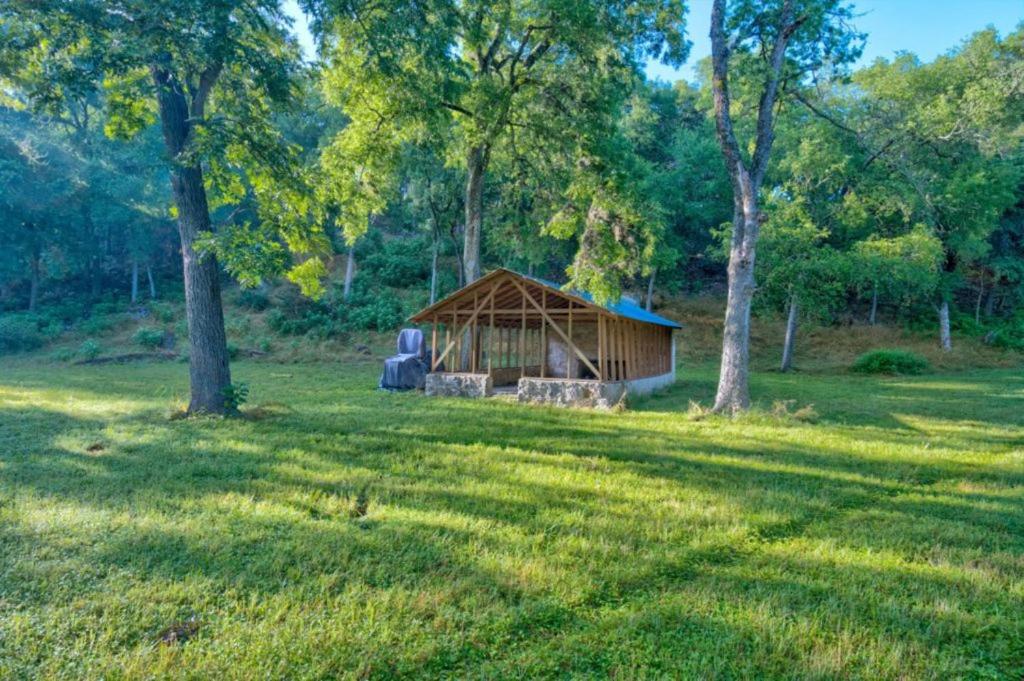 Five-Bedroom House photo 2