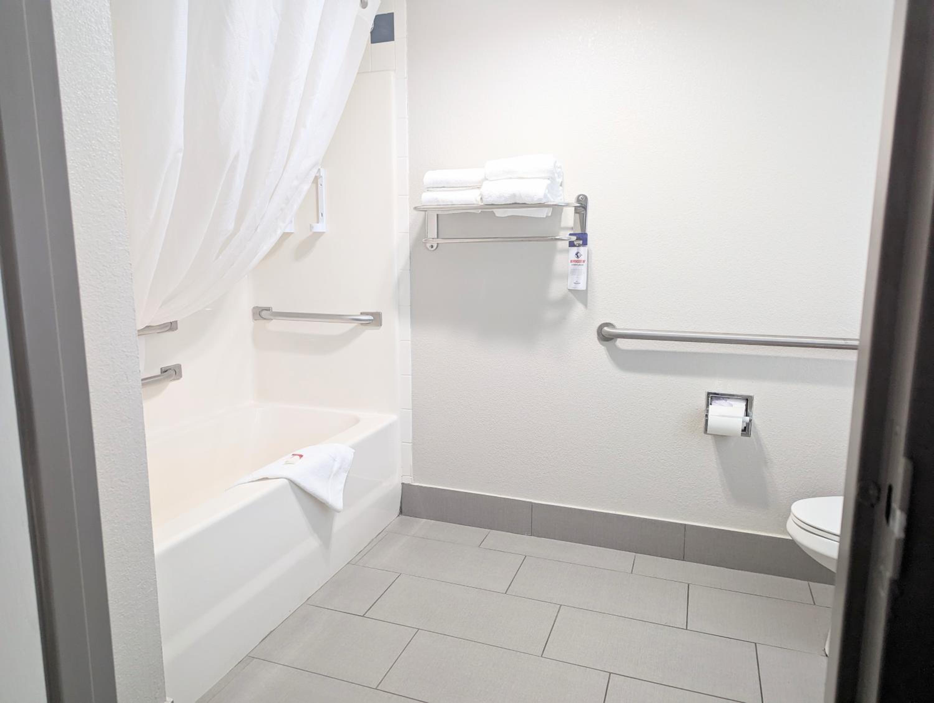 Accesible Queen Studio Suite with Two Queen Beds and Bathtub with Grab Bars, Non-Smoking photo 3