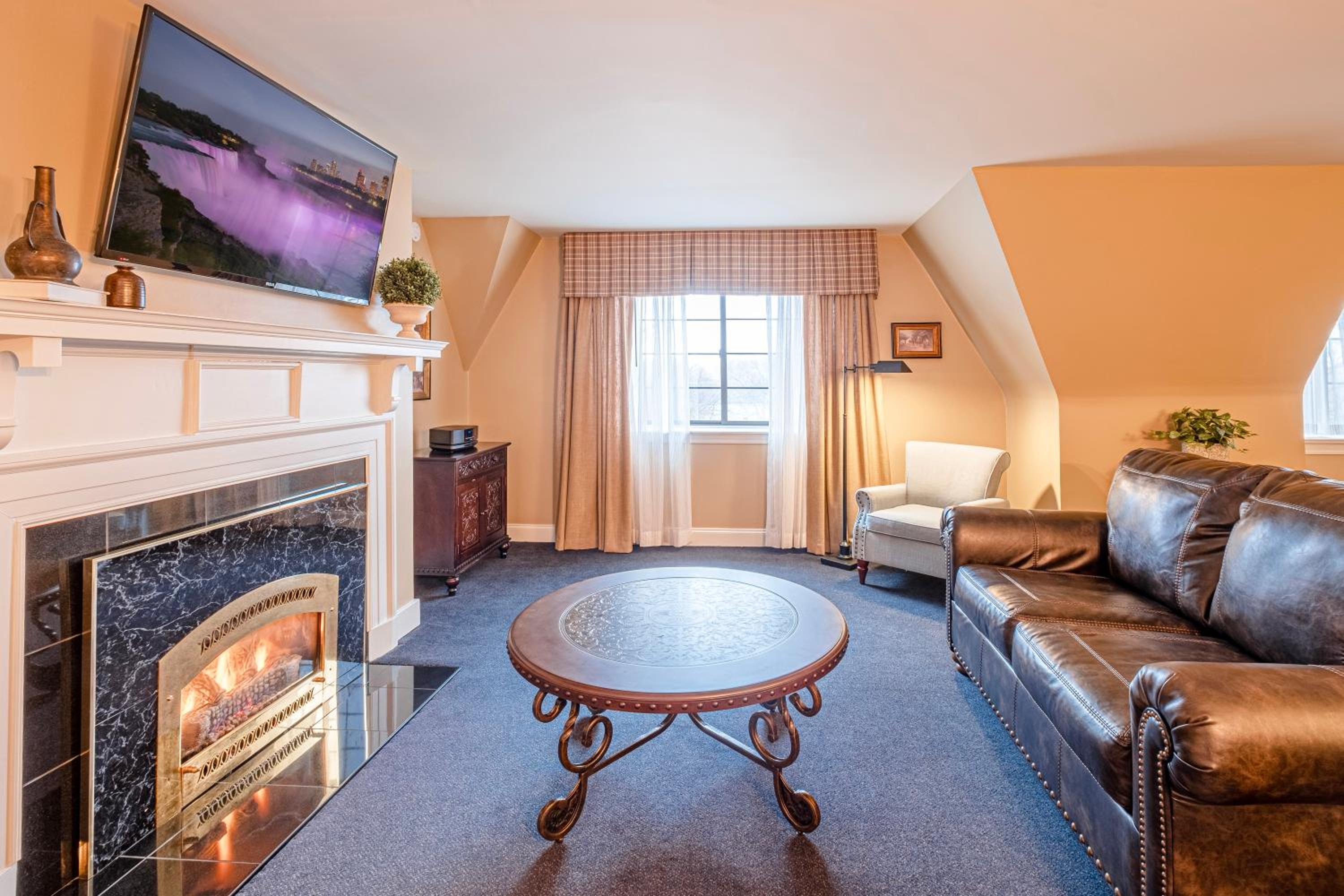 The Highland One-Bedroom Suite