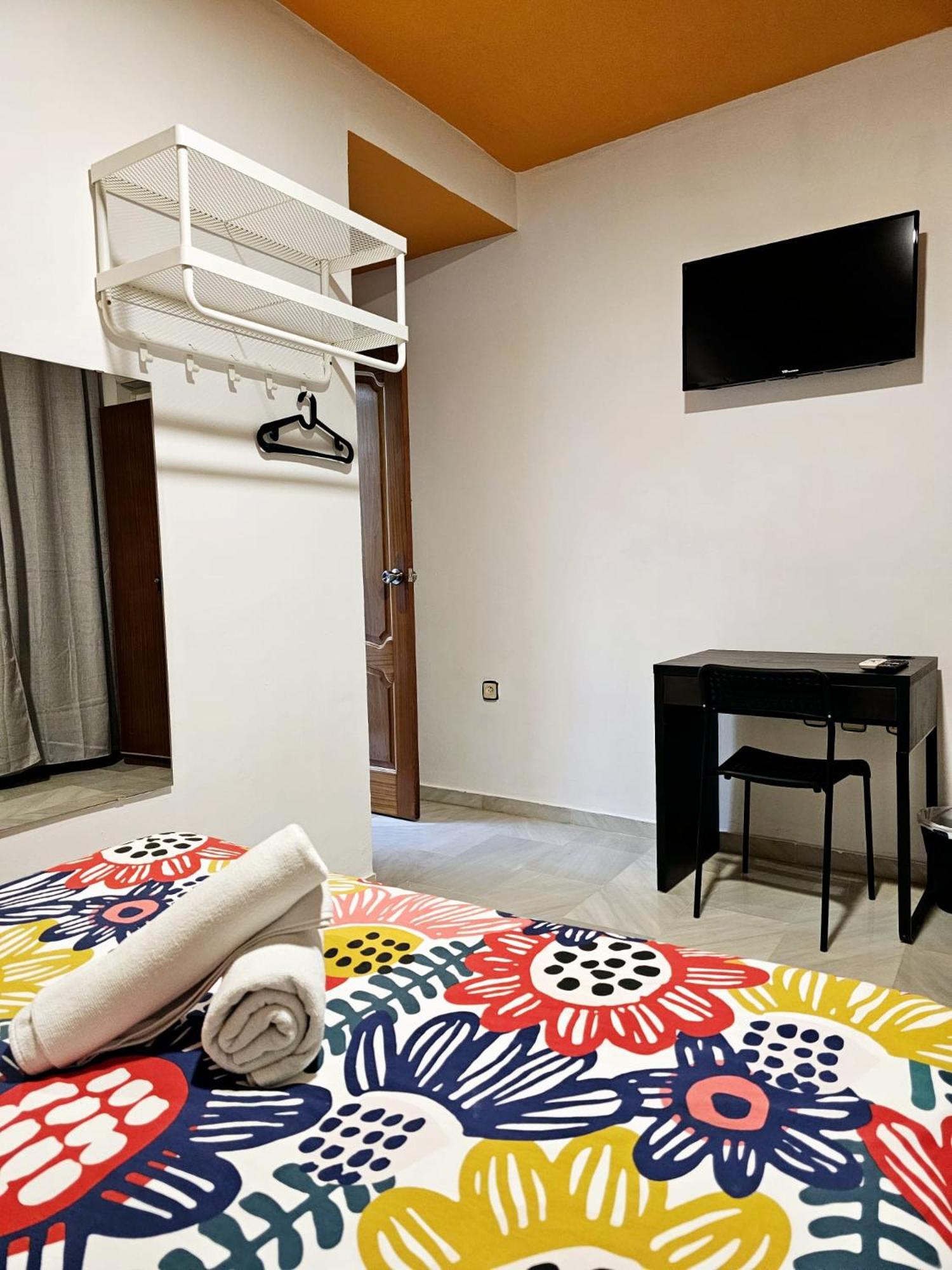 Double Room with Private Bathroom - Photo 1