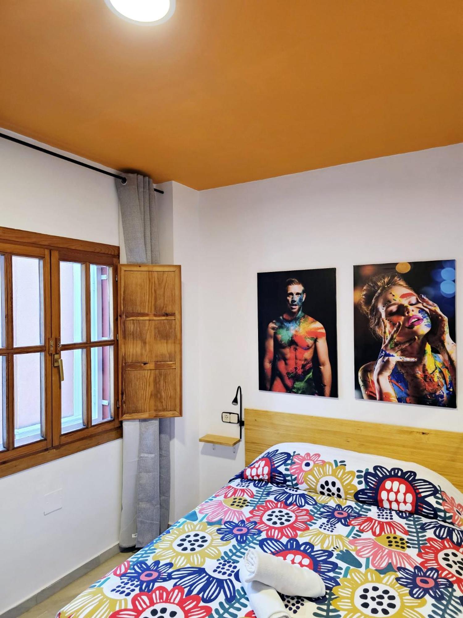 Double Room with Private Bathroom - Photo 3