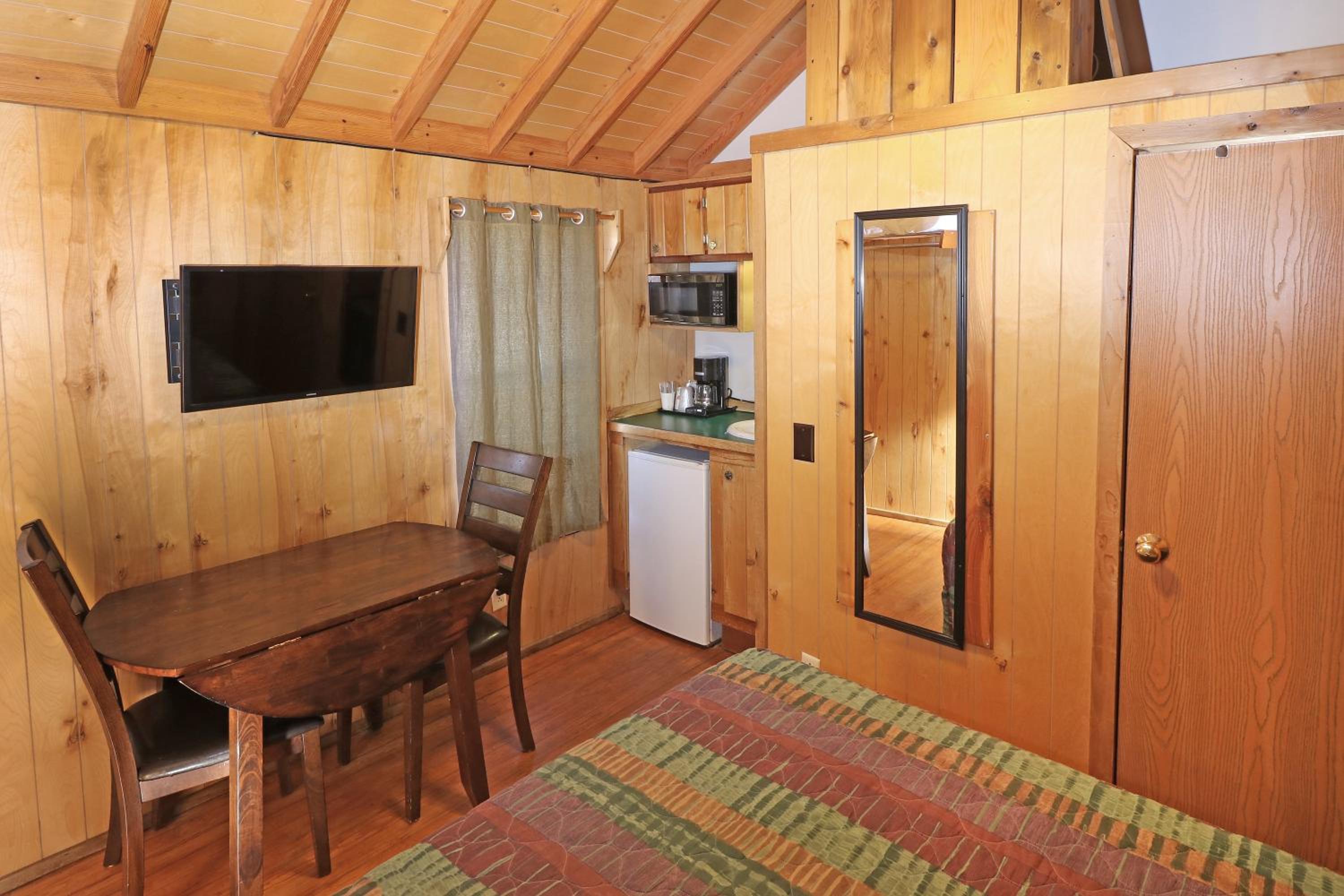  Deluxe Cabin Rental - 2 Person photo 1