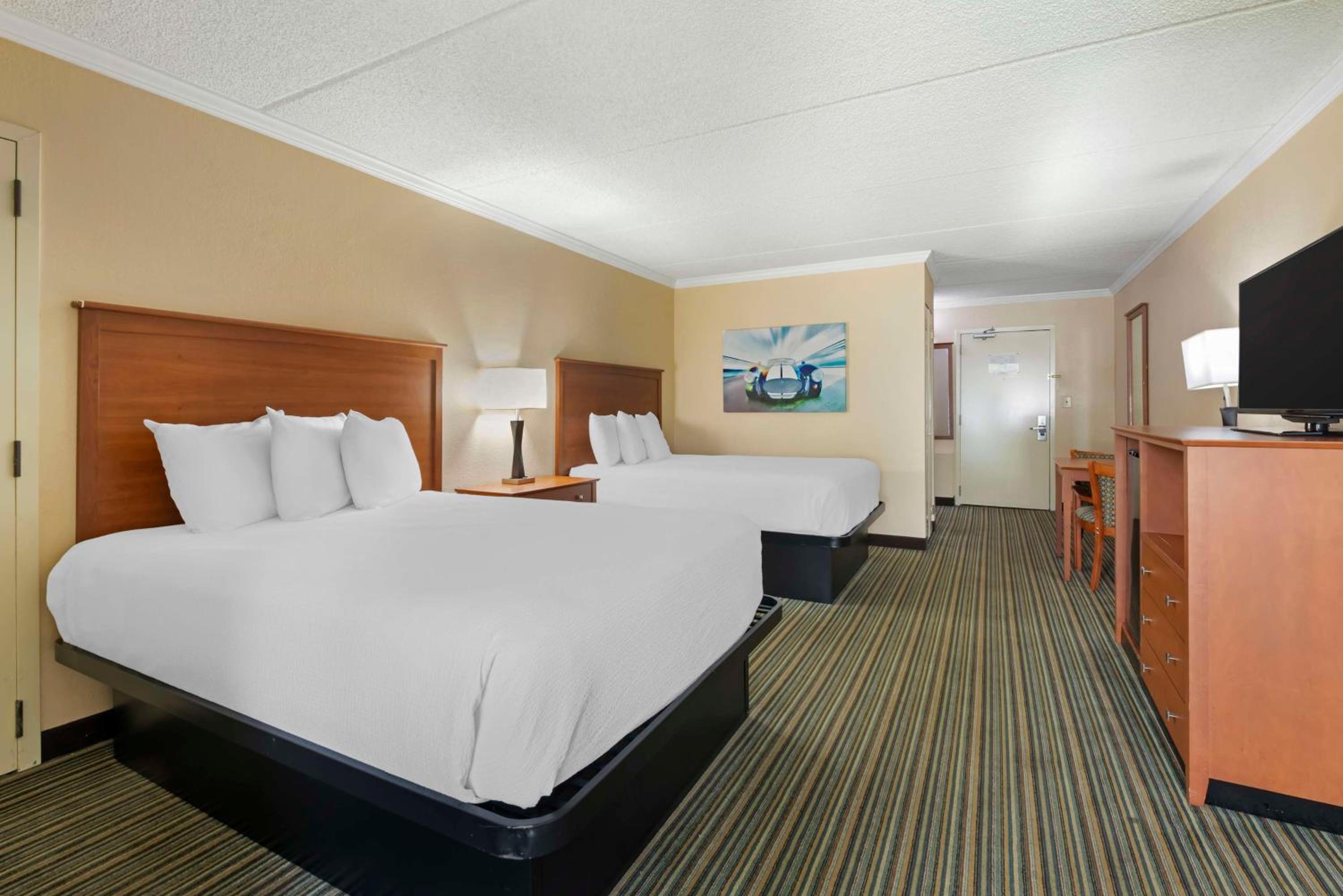 Double Room with Two Double Beds and Balcony - Non-Smoking - Photo 4