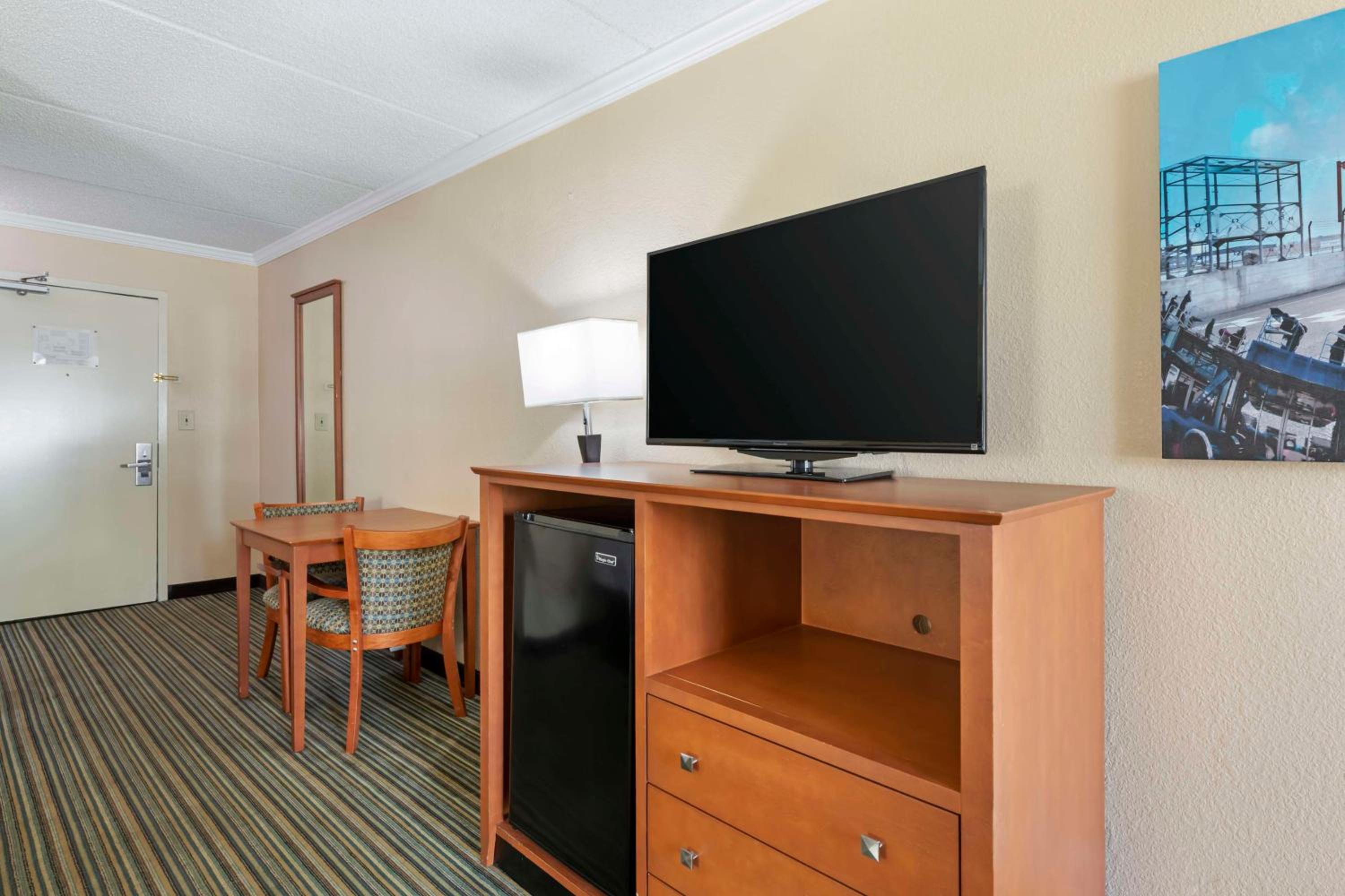 Double Room with Two Double Beds and Balcony - Non-Smoking - Photo 2
