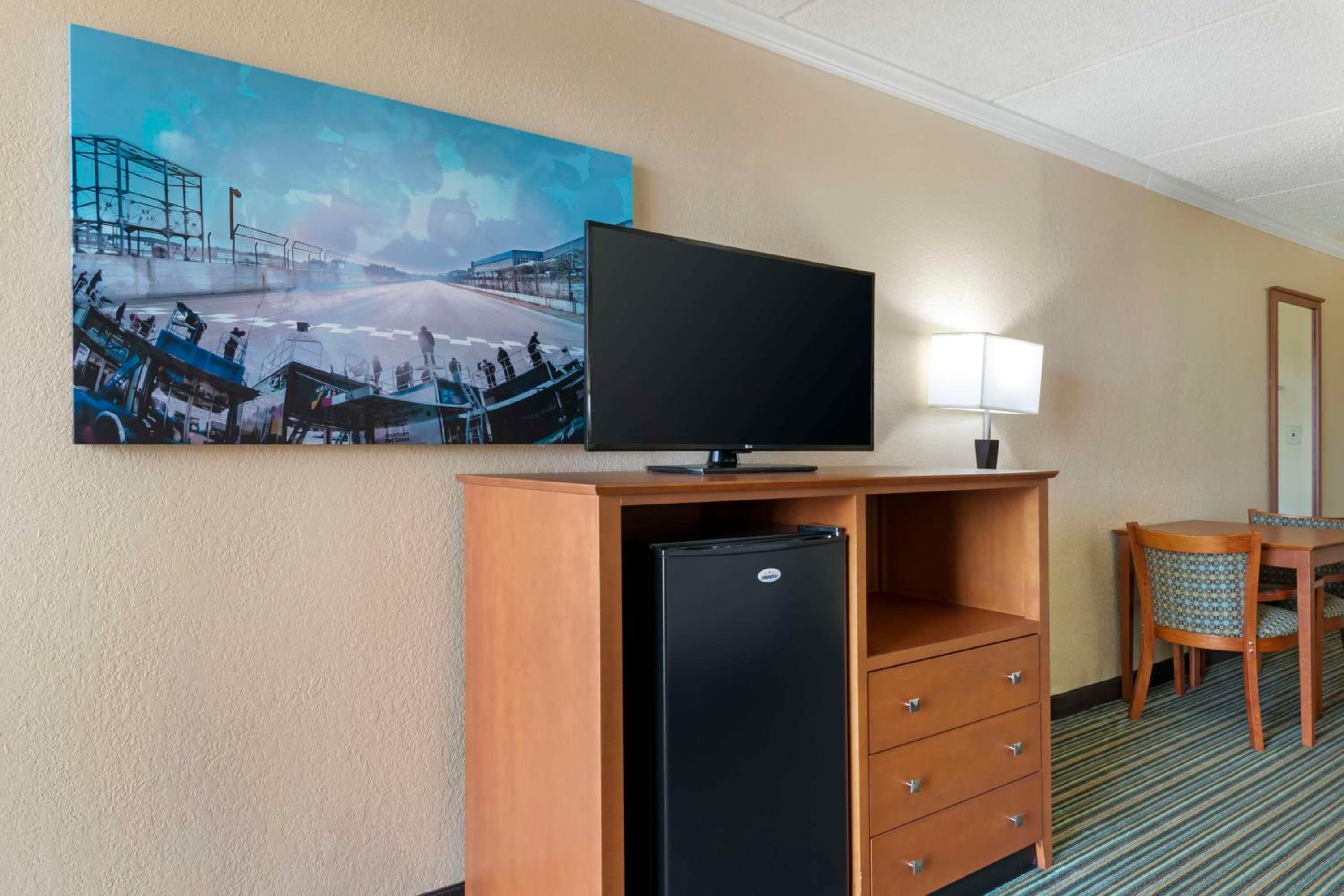 King Room with Bathtub and Balcony - Non-Smoking/Disability Access - Photo 3