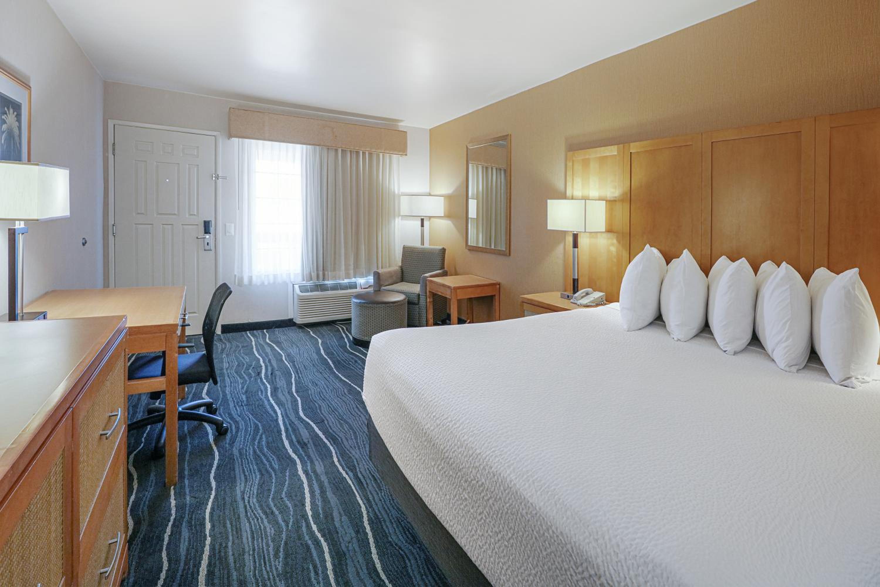 King Room- Non-Smoking - Photo 4