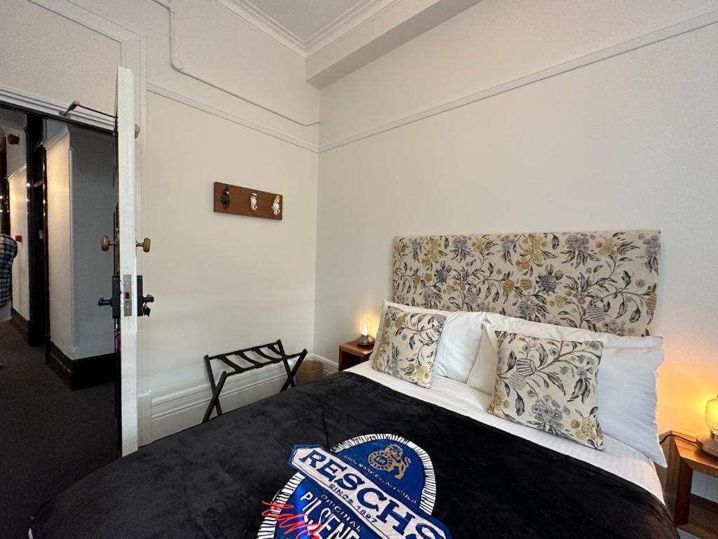 2nd Floor Double room with Shared Bathroom 
