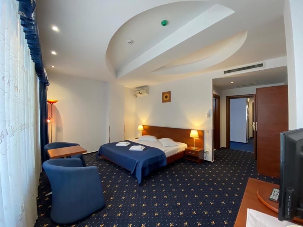 Standard Double Room - Photo 7
