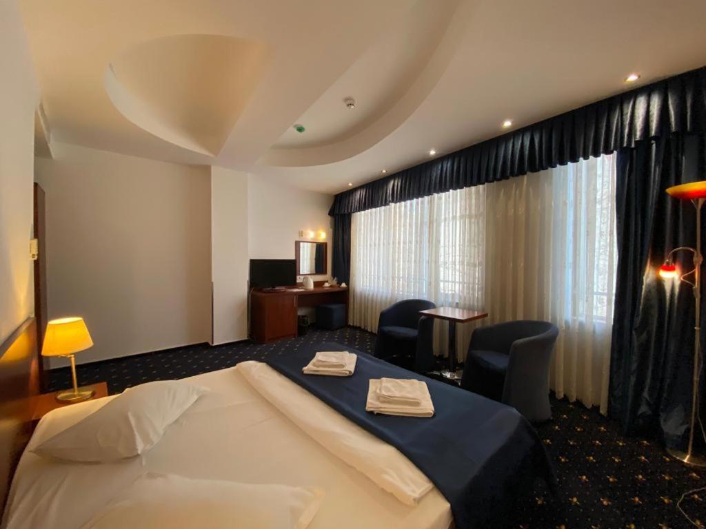 Standard Double Room - Photo 8