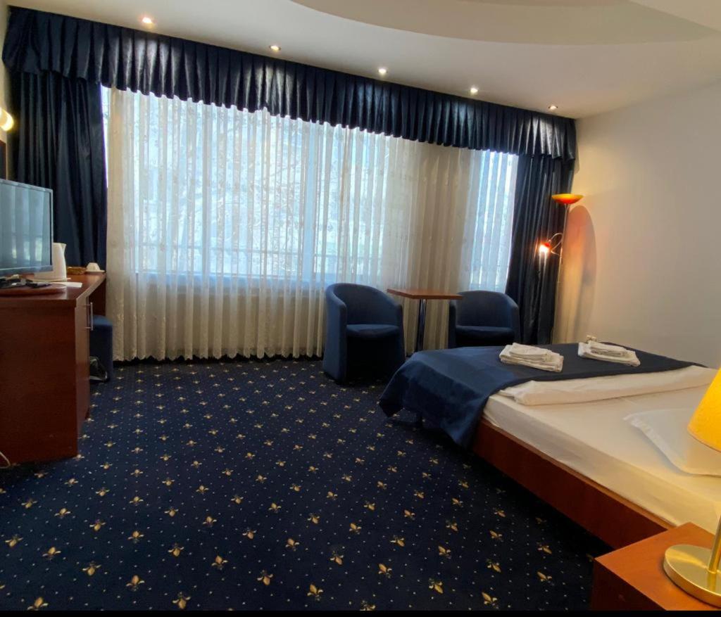 Standard Double Room - Photo 9