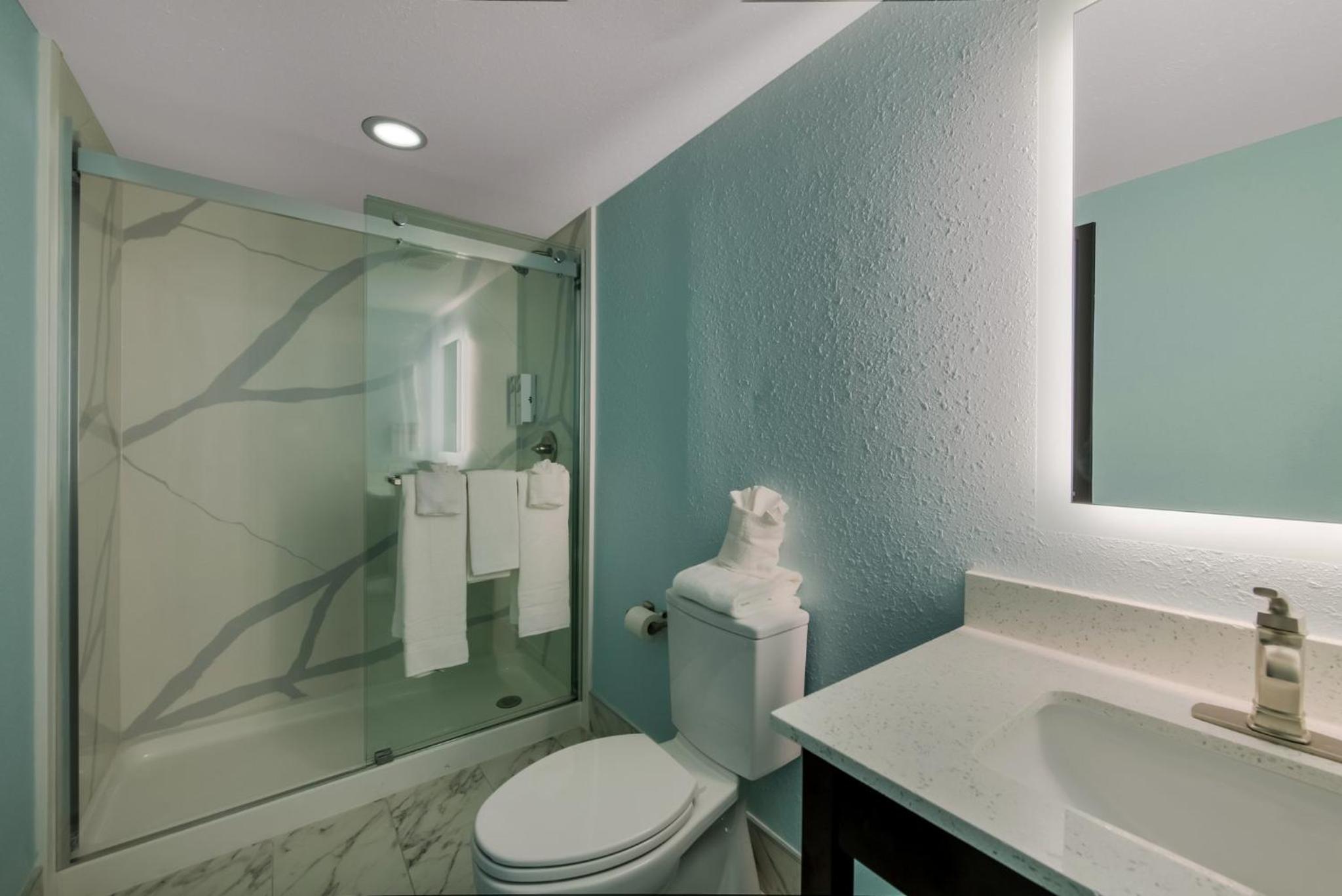  Premium King Room Disability Access with Partial Ocean View Smoke Free - Photo 14