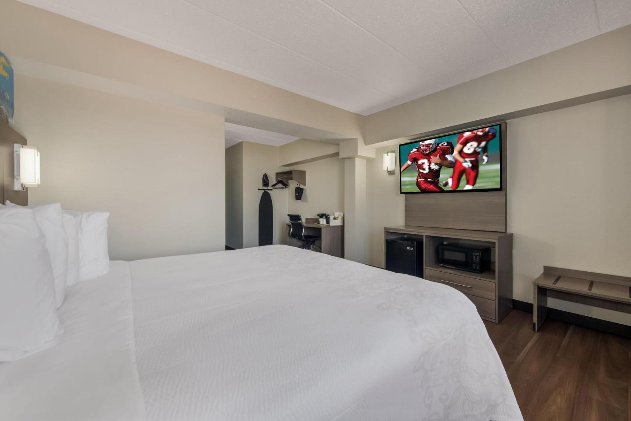  Premium King Room Disability Access with Partial Ocean View Smoke Free - Photo 6