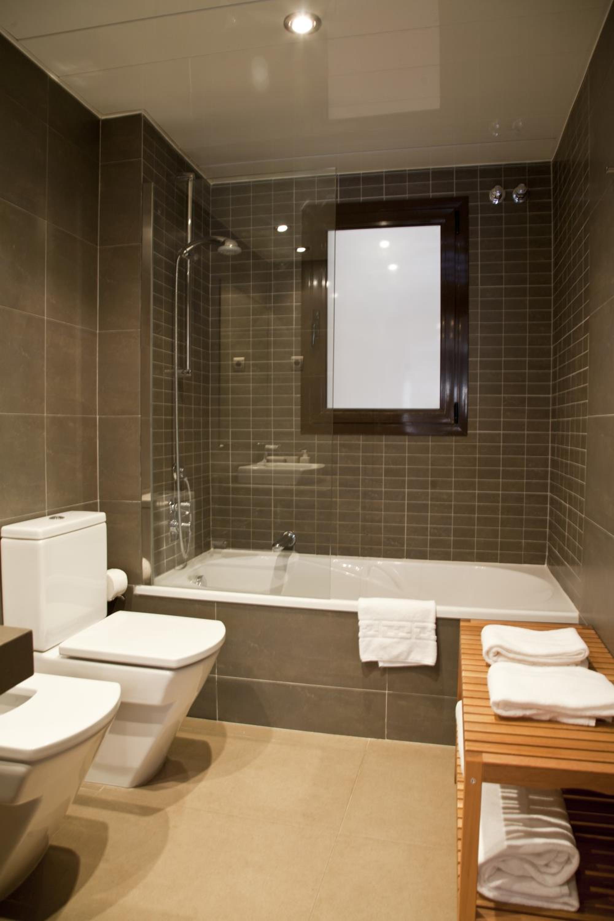 Two-Bedroom Apartment (4-6 Adults) photo 3