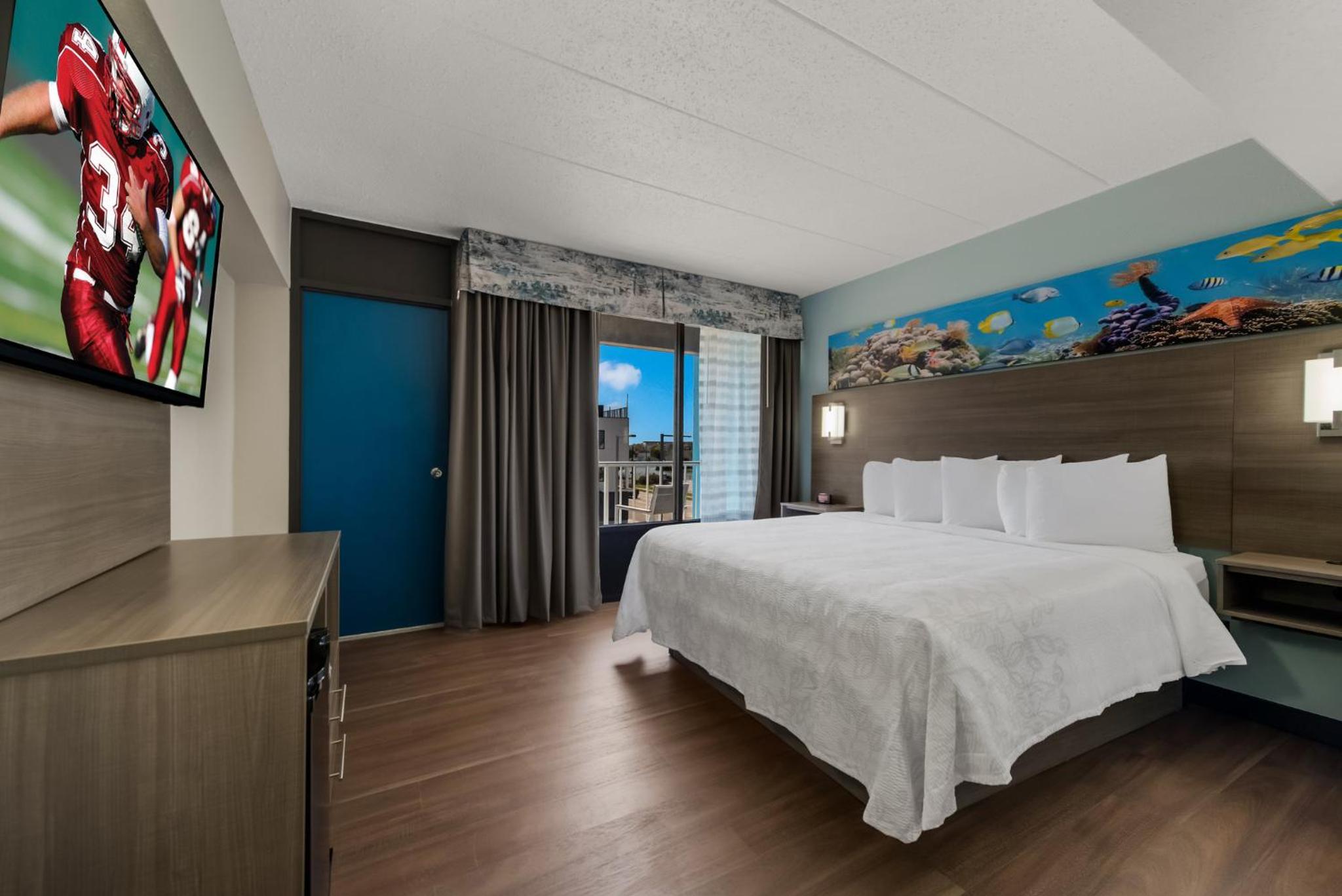  Premium King Room Disability Access with Partial Ocean View Smoke Free - Photo 8